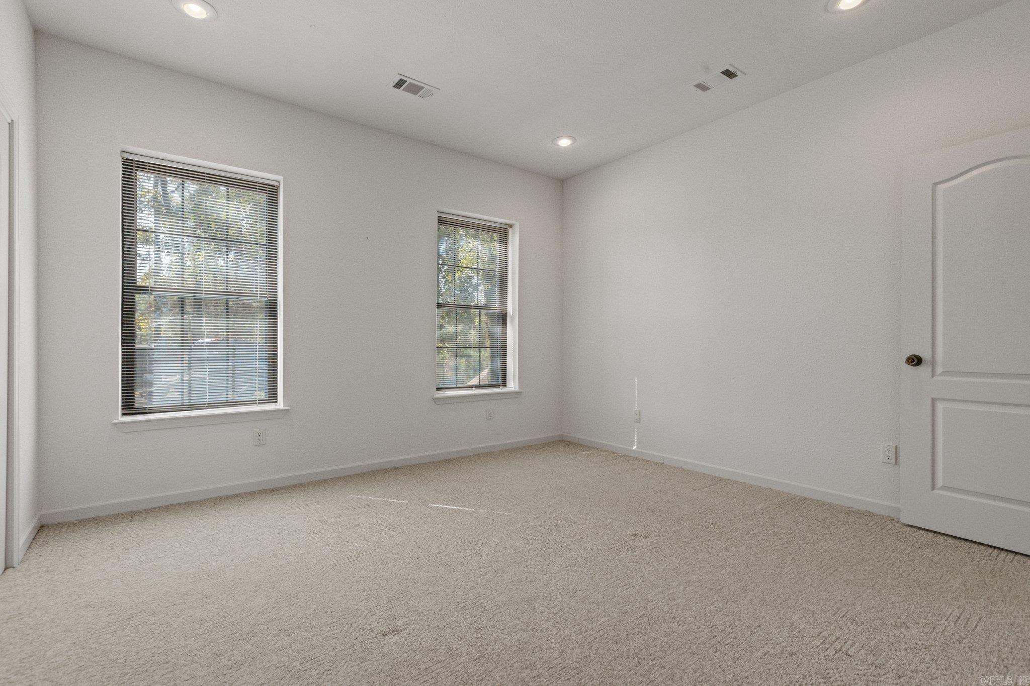 QUINNS LAKE PARK - Residential