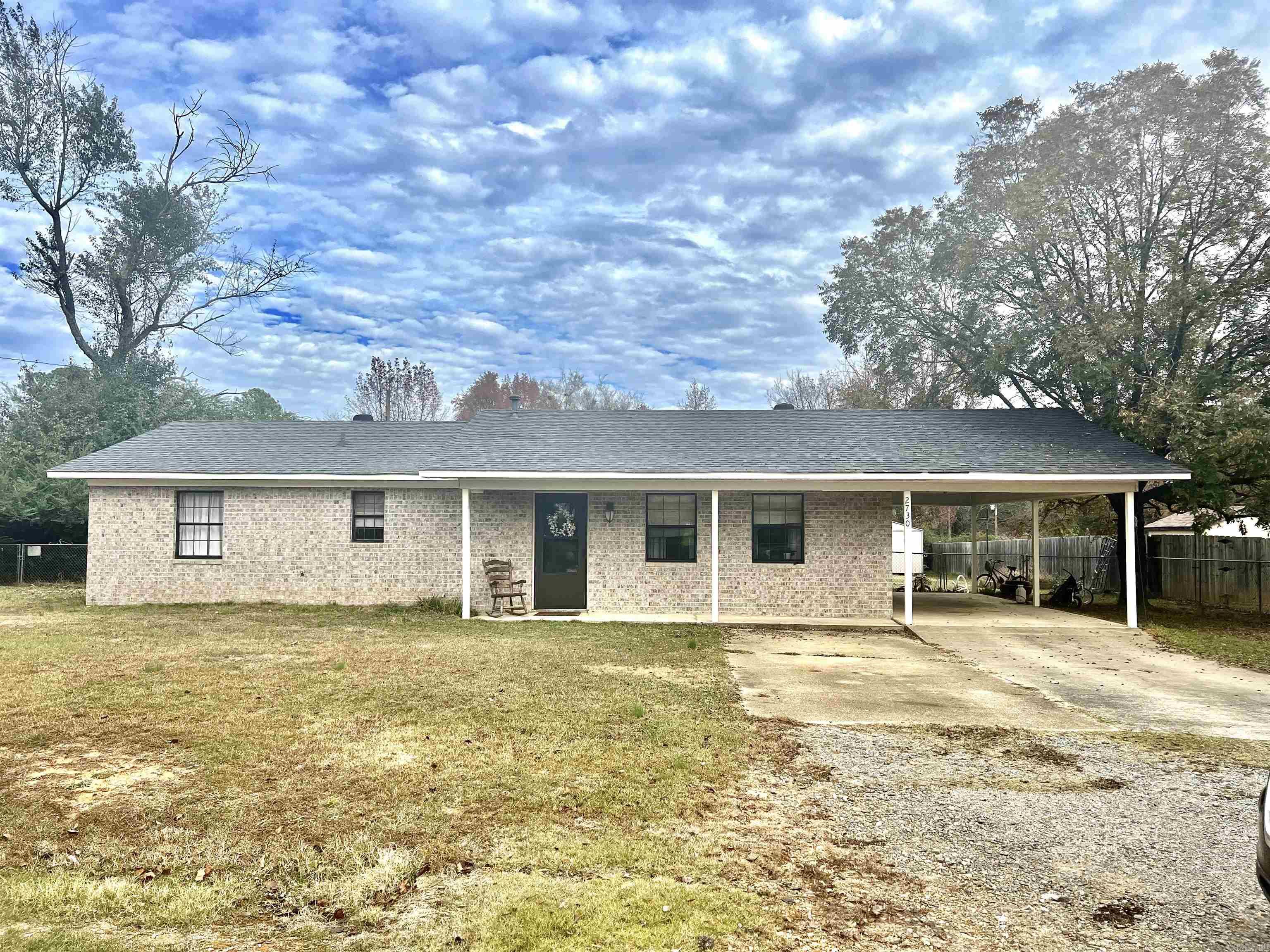 PEBBLE LAKE - Residential