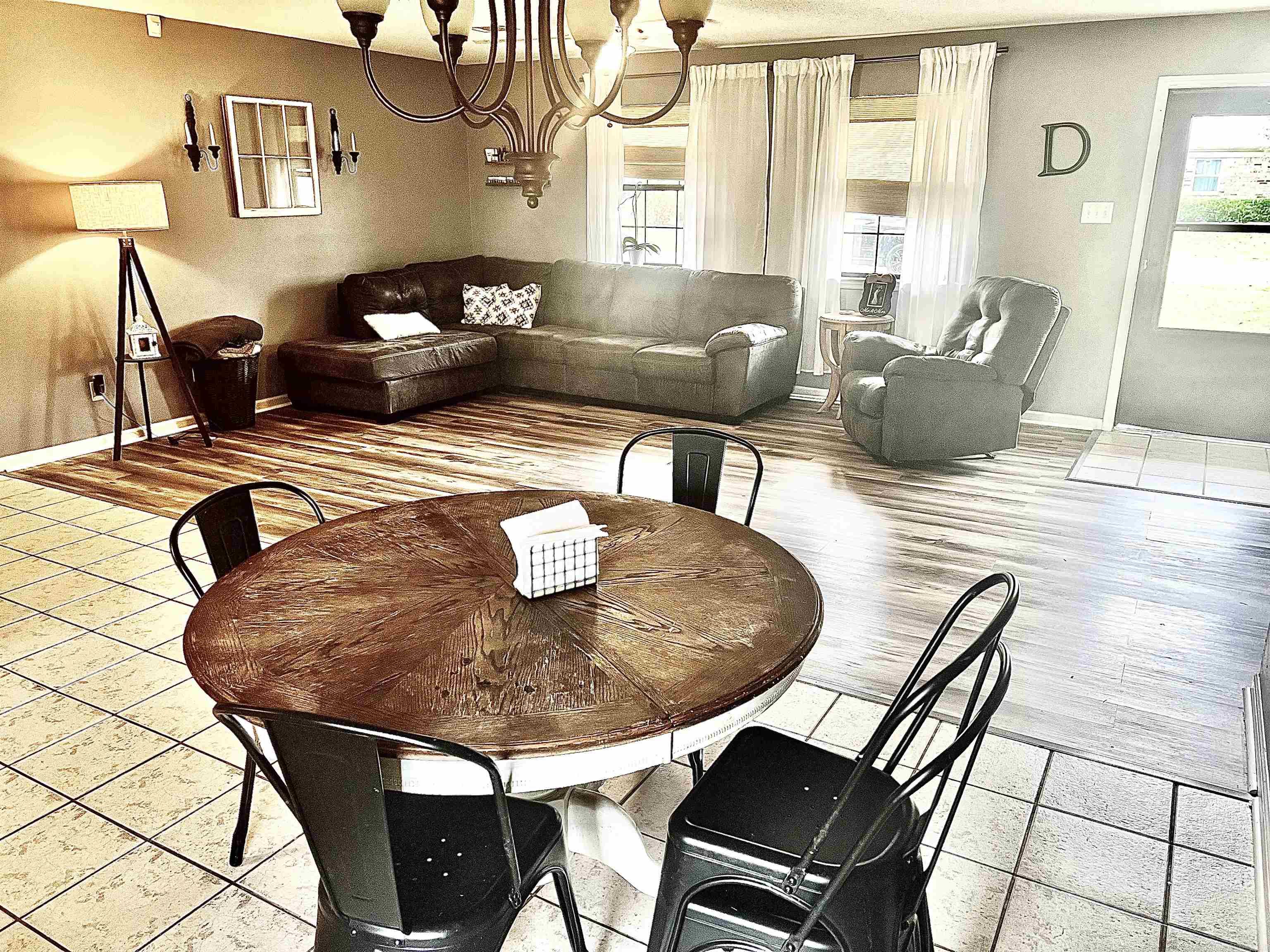 PEBBLE LAKE - Residential