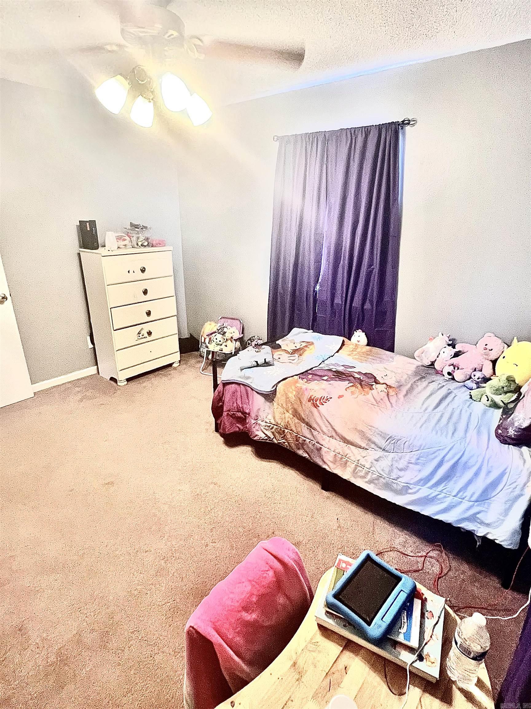 PEBBLE LAKE - Residential