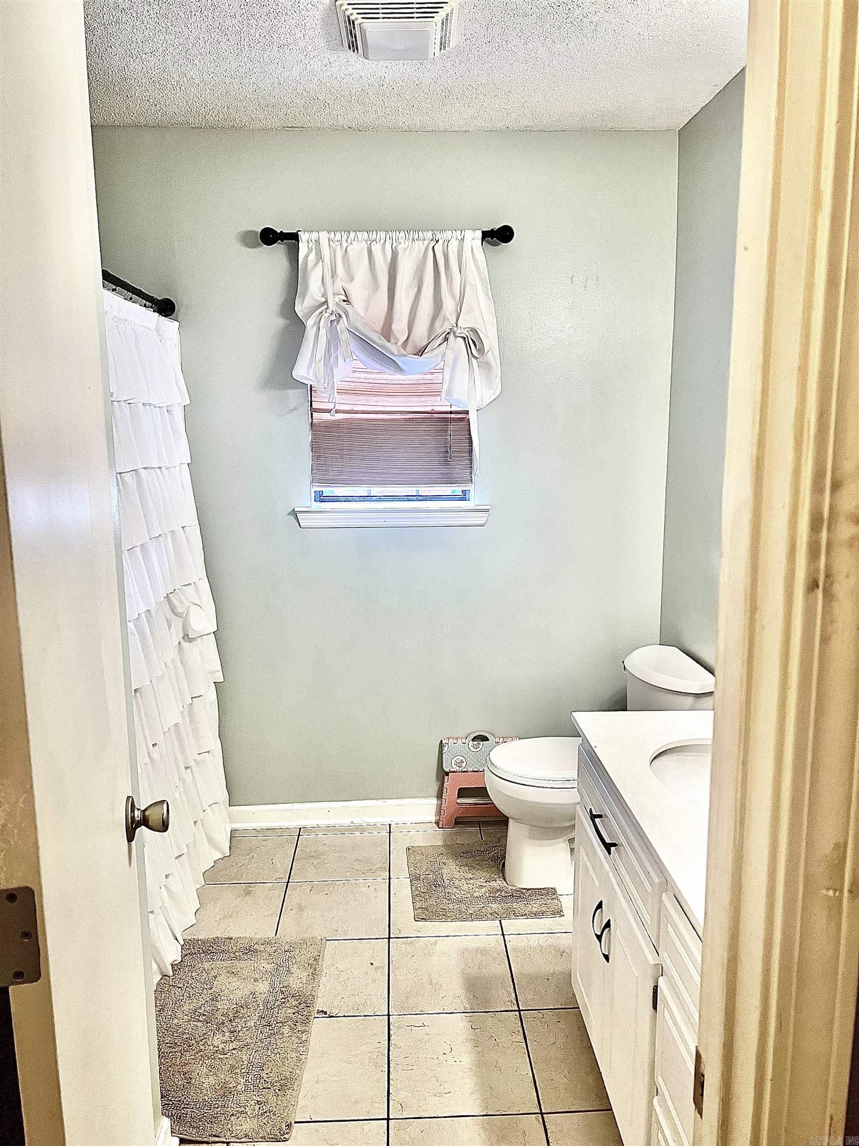 PEBBLE LAKE - Residential