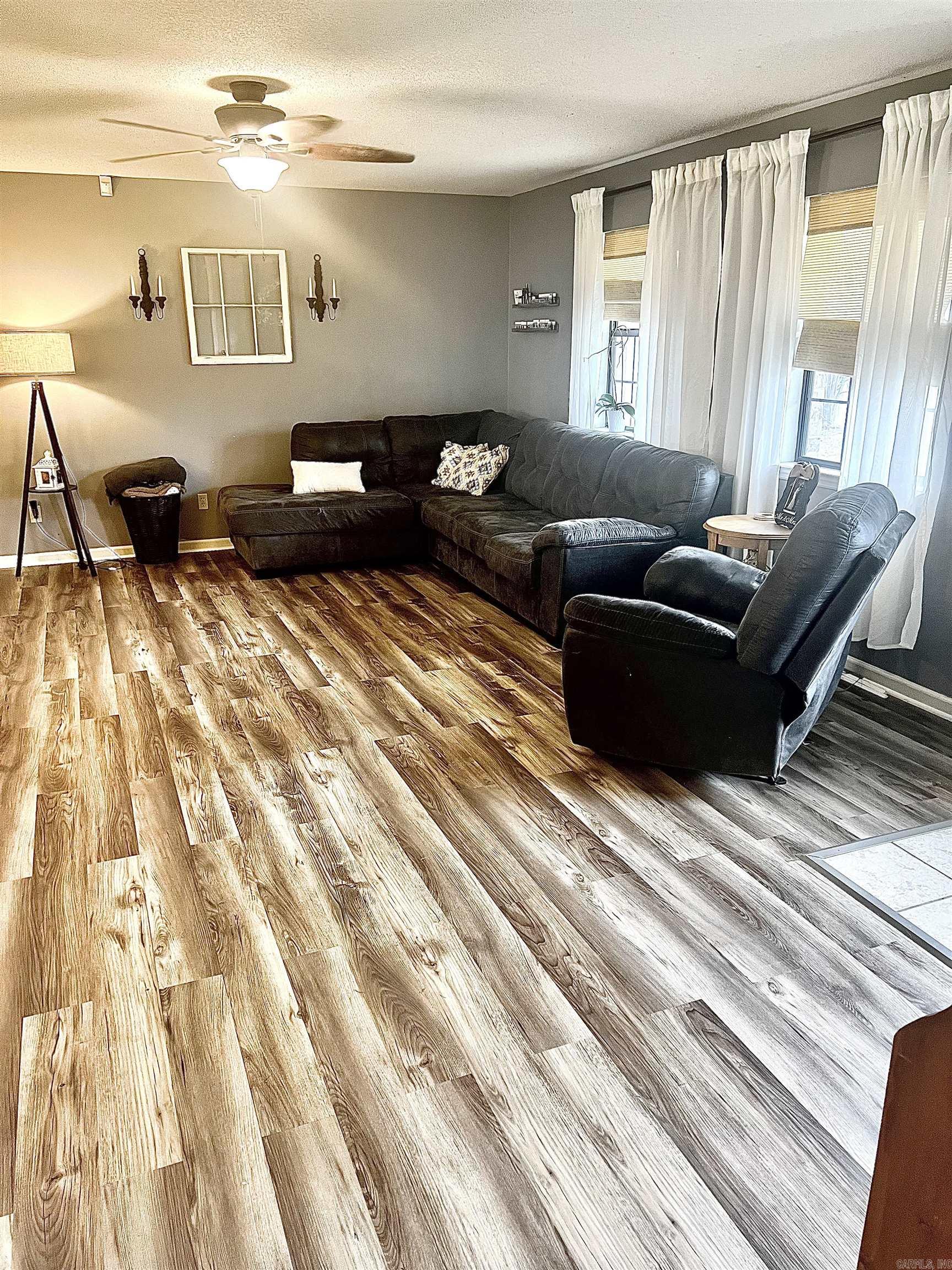 PEBBLE LAKE - Residential