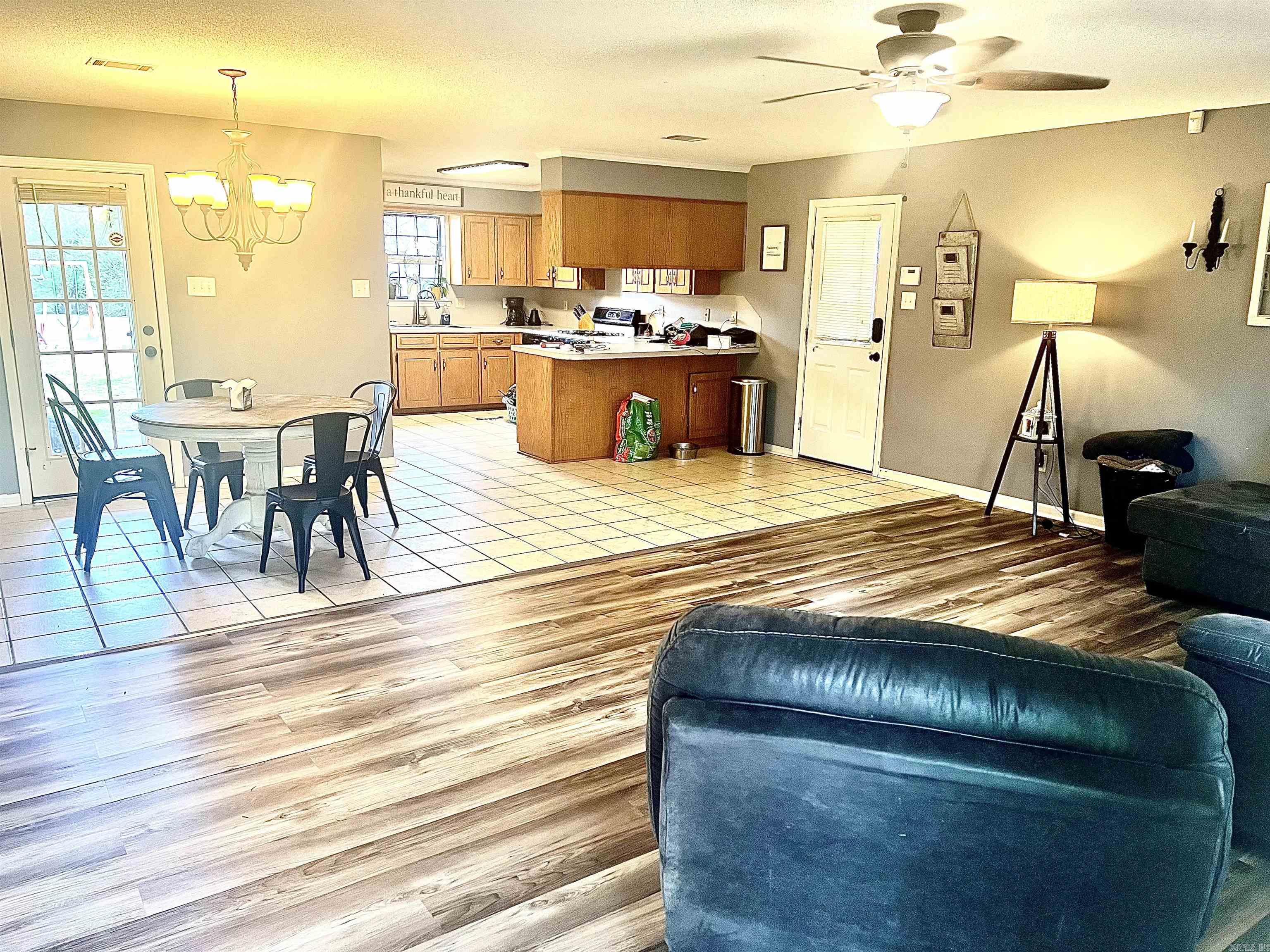 PEBBLE LAKE - Residential