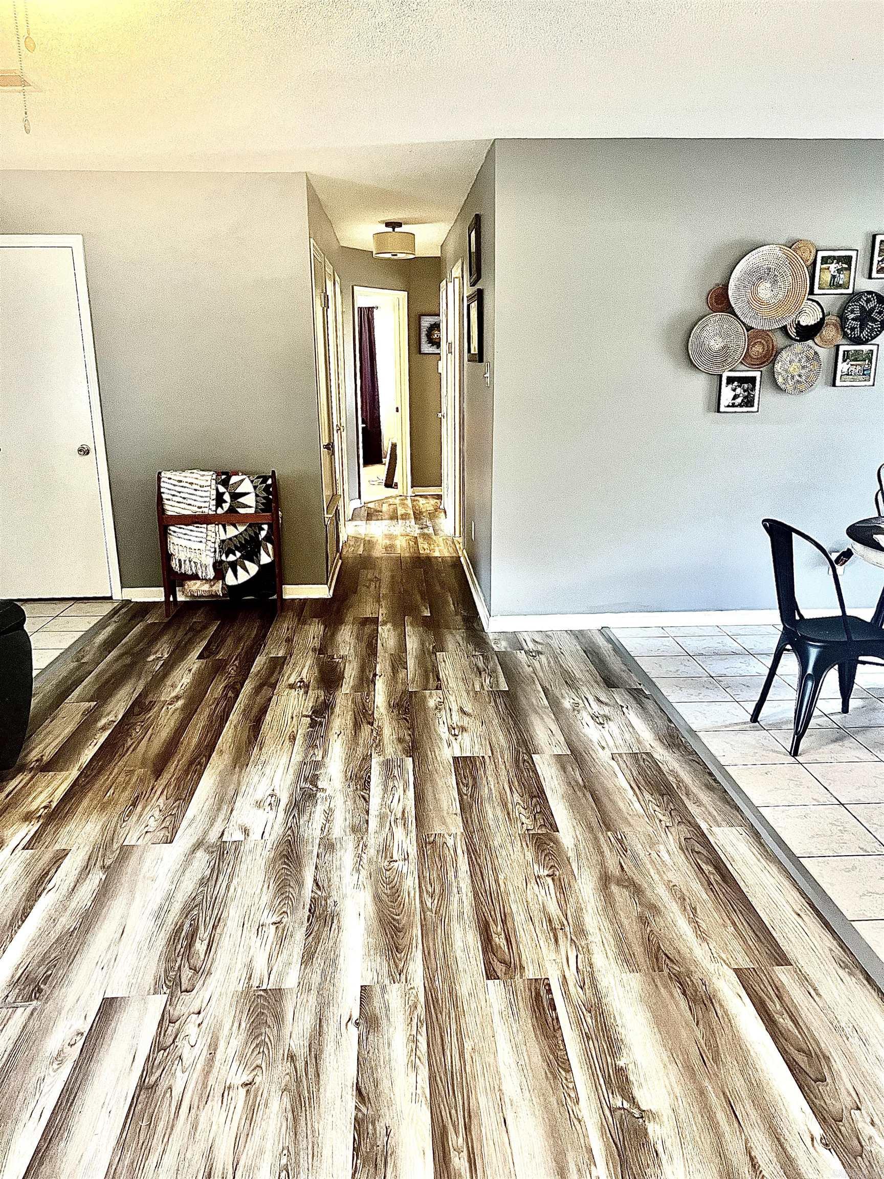 PEBBLE LAKE - Residential