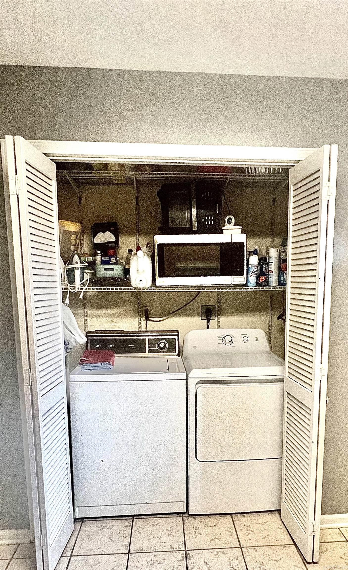 PEBBLE LAKE - Residential