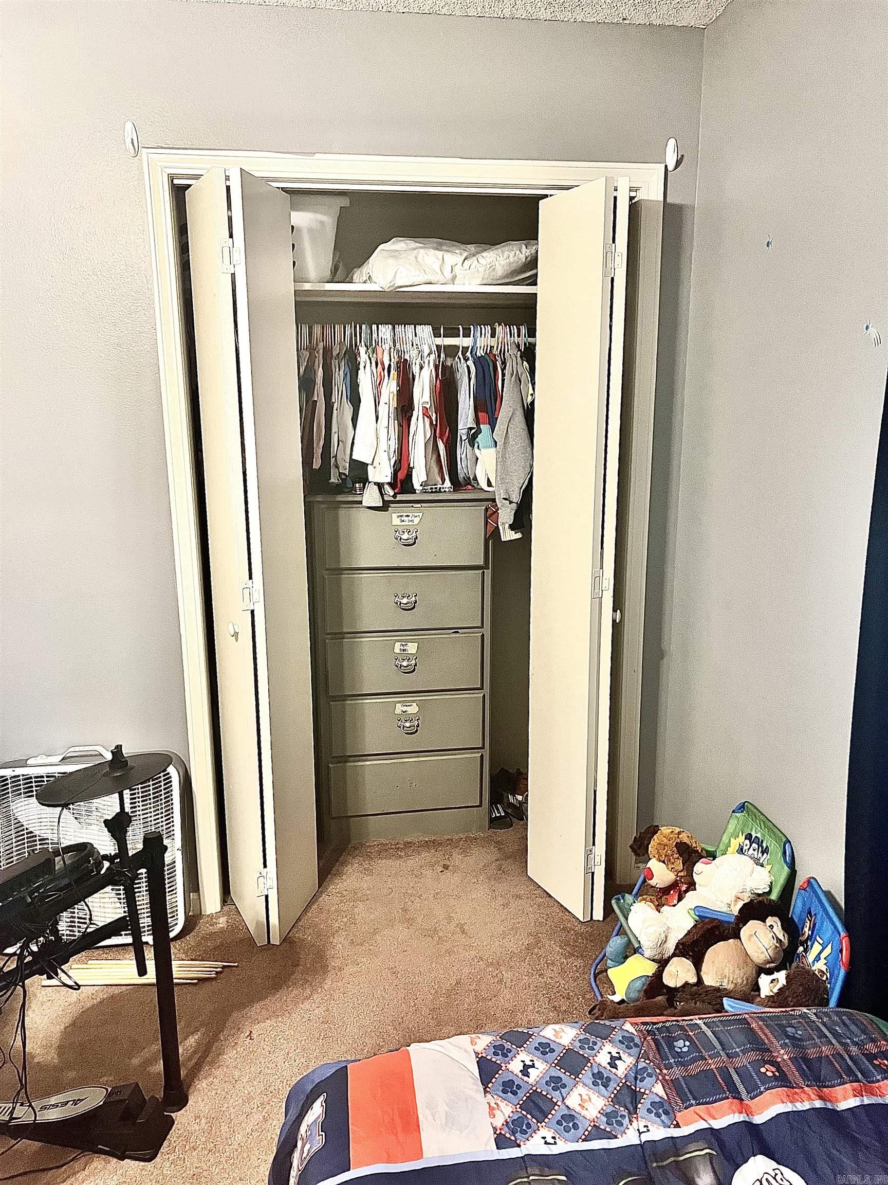 PEBBLE LAKE - Residential