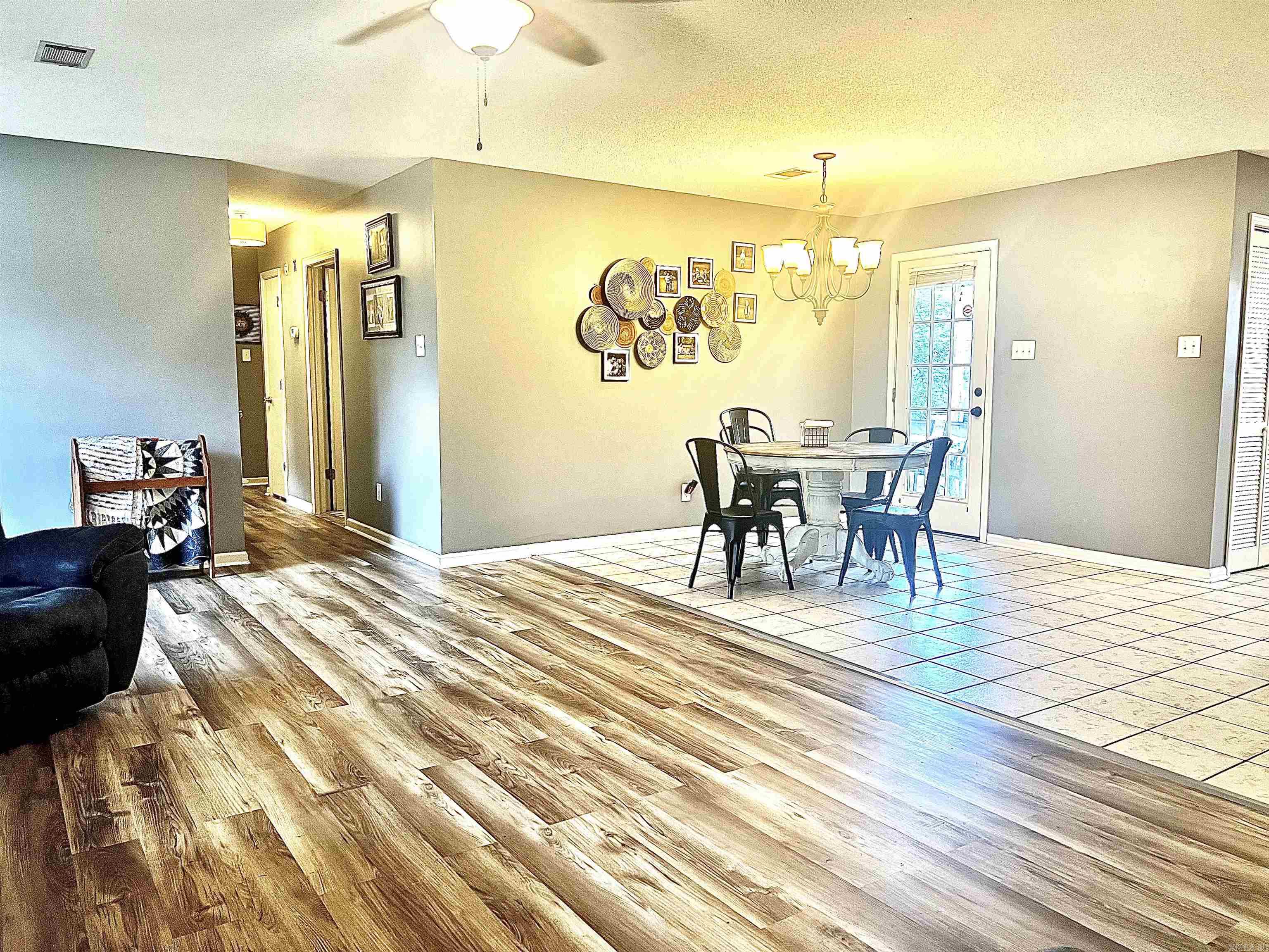 PEBBLE LAKE - Residential