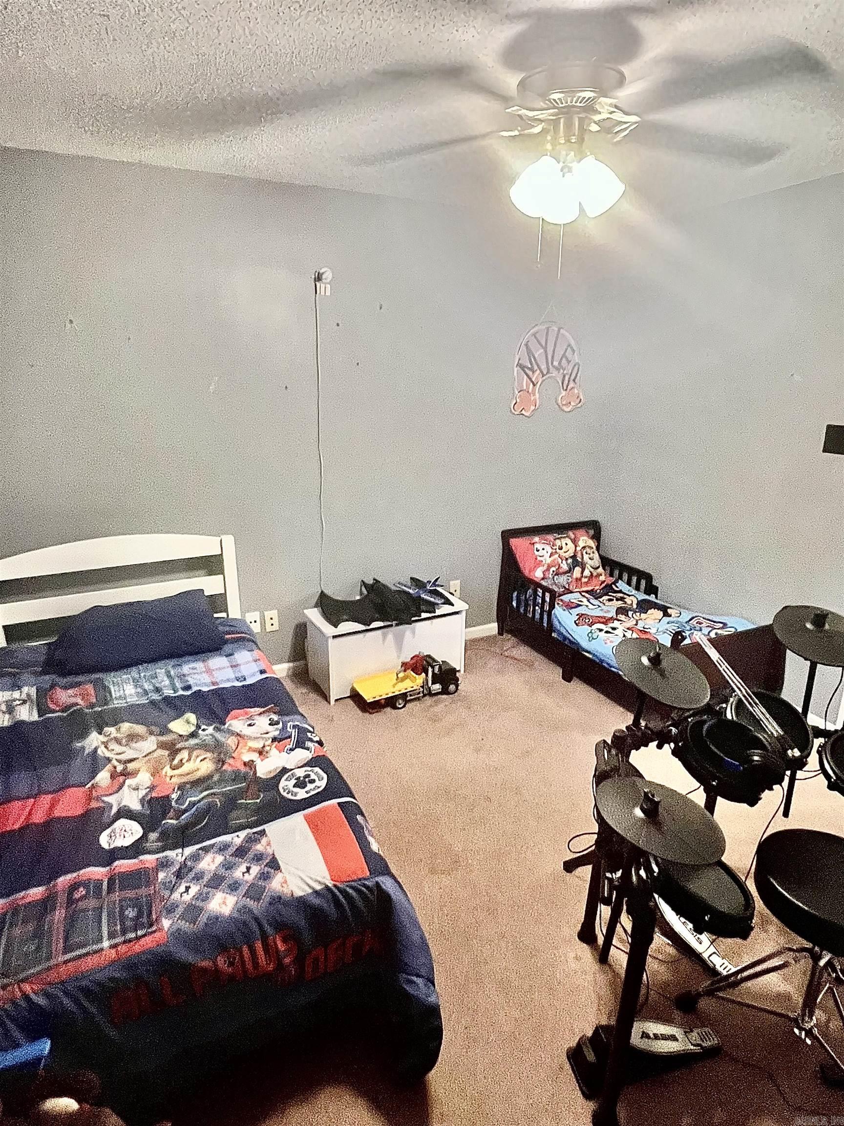 PEBBLE LAKE - Residential