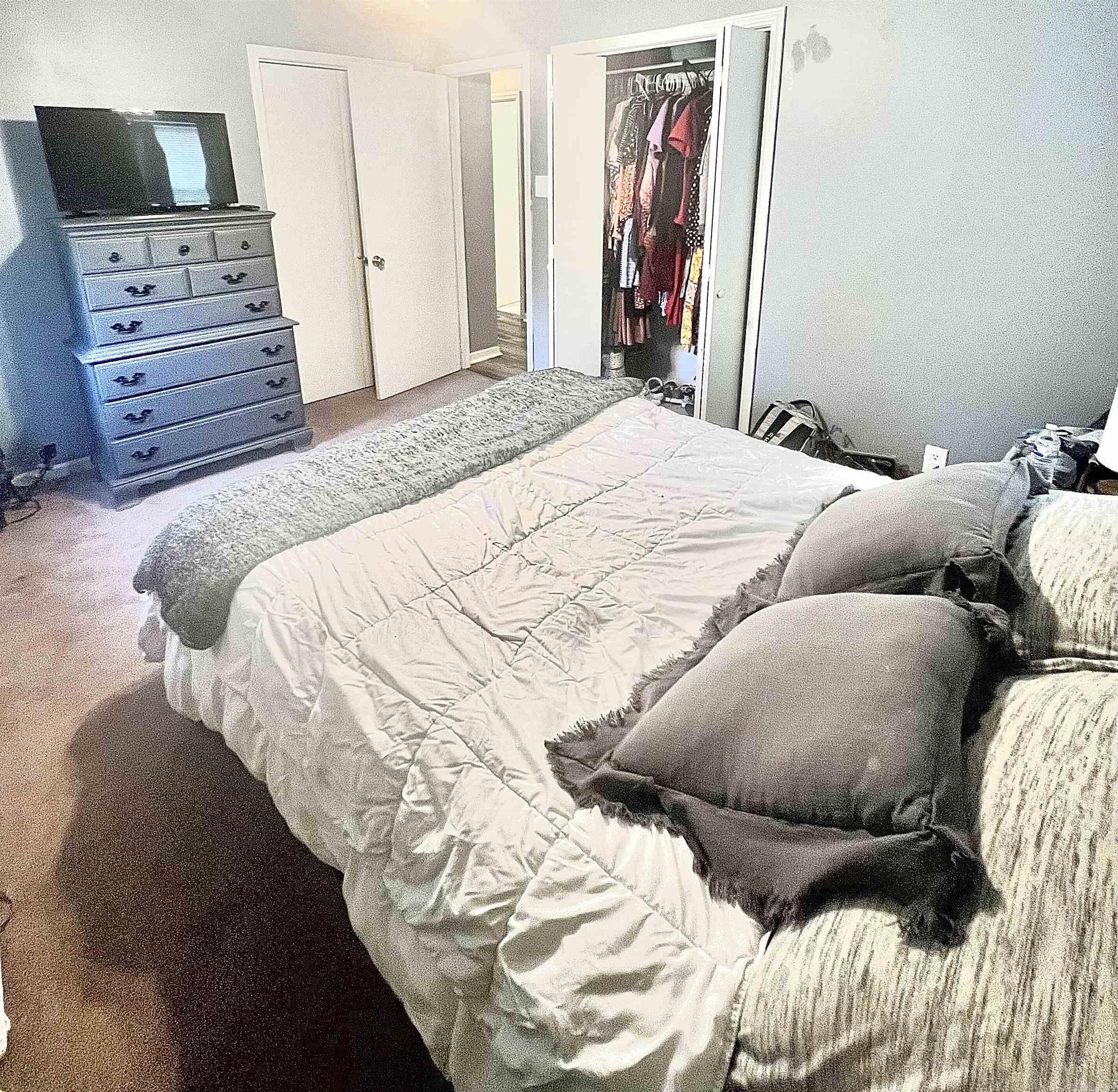 PEBBLE LAKE - Residential