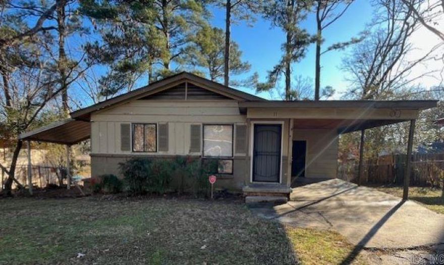 A MUST SEE FOR INVESTORS OR 1ST TIME HOME OWNER!! This property needs your magic touch to make it a cute little home. Formal living room, eat in kitchen, 2 bedrooms and 1 bath. Big fenced in backyard.  This house is sitting in a quite neighborhood a few blocks from Wakefield Elementary School. Property is a "MUST SEE." Selling "AS IS." No home disclosure.  Come see and make an offer.