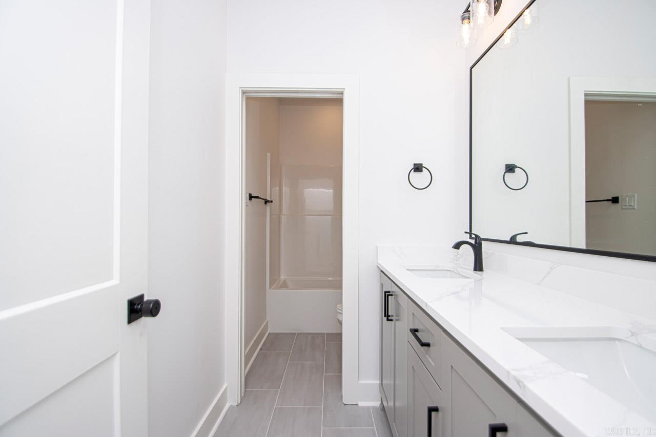 NORTH SHORE @ HURRICANE LAKE EST - Residential