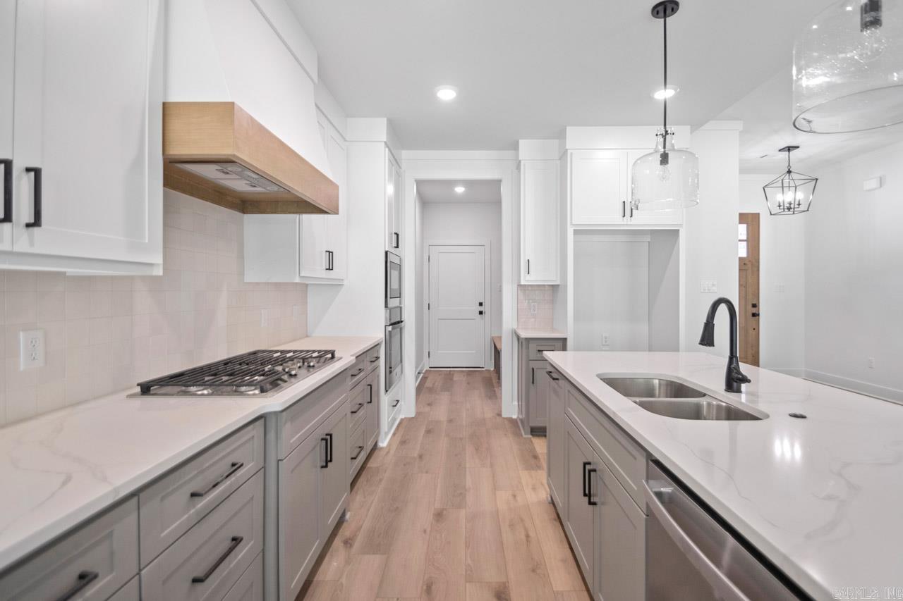 NORTH SHORE @ HURRICANE LAKE EST - Residential