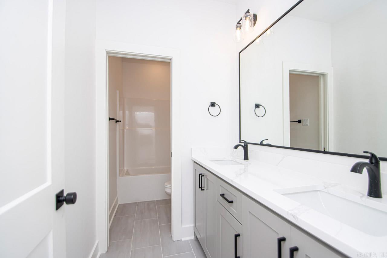 NORTH SHORE @ HURRICANE LAKE EST - Residential