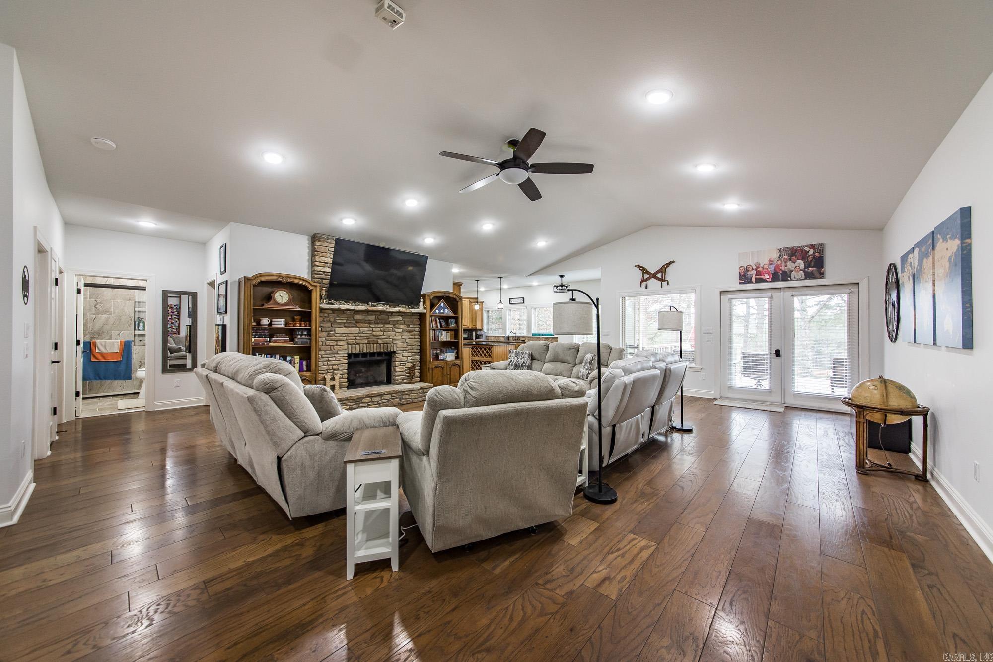 MOUNTAIN RANCH - Residential