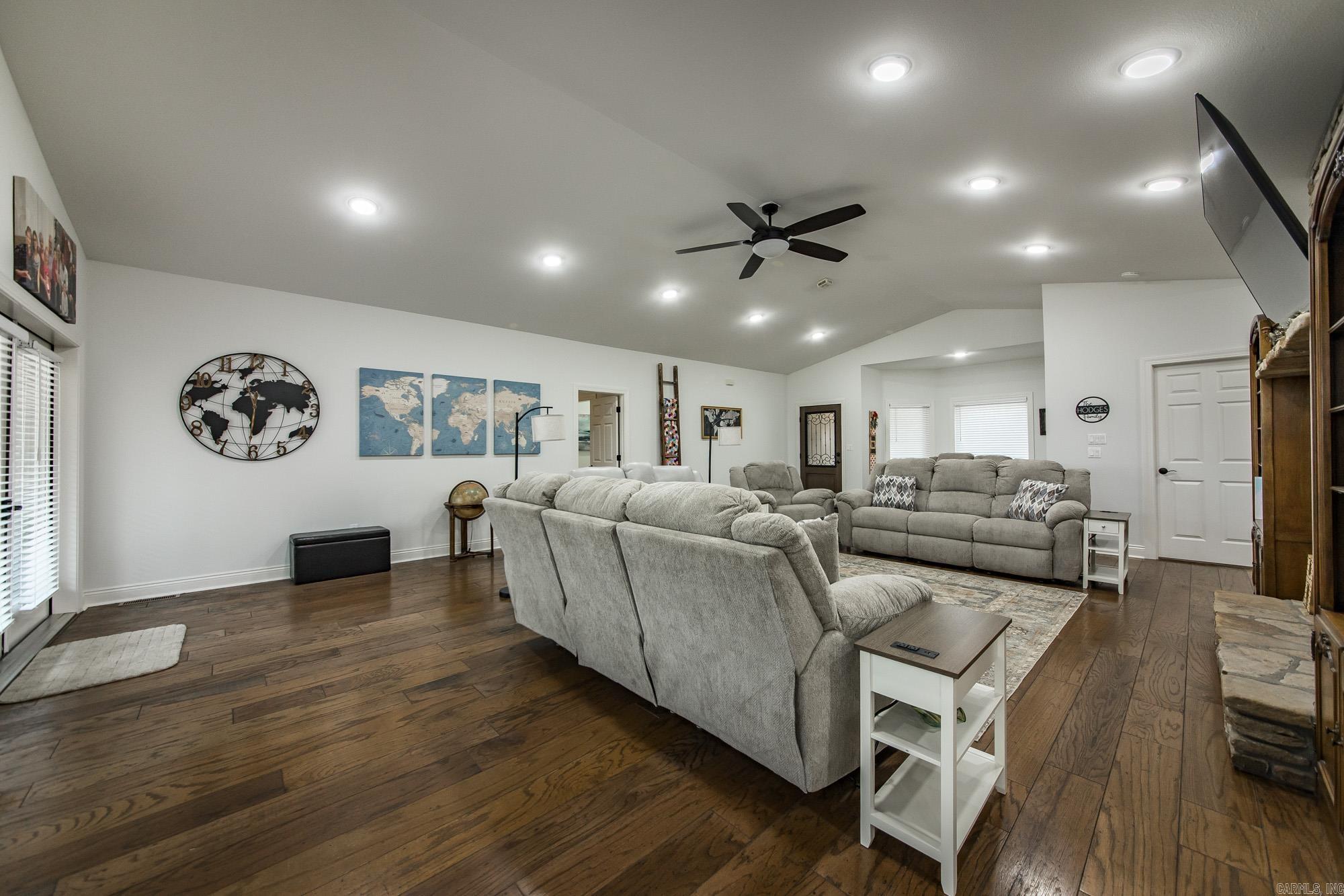 MOUNTAIN RANCH - Residential