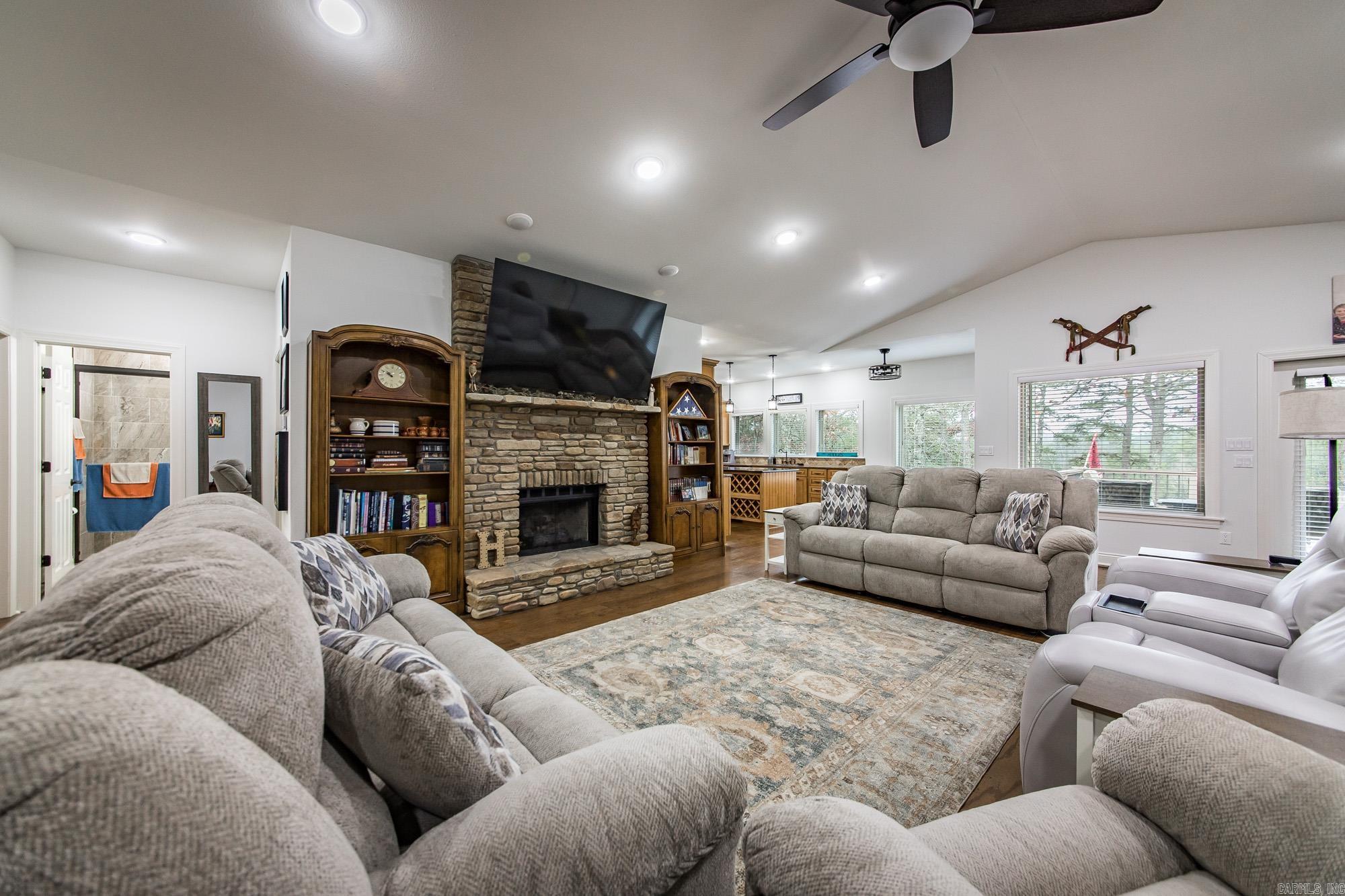 MOUNTAIN RANCH - Residential