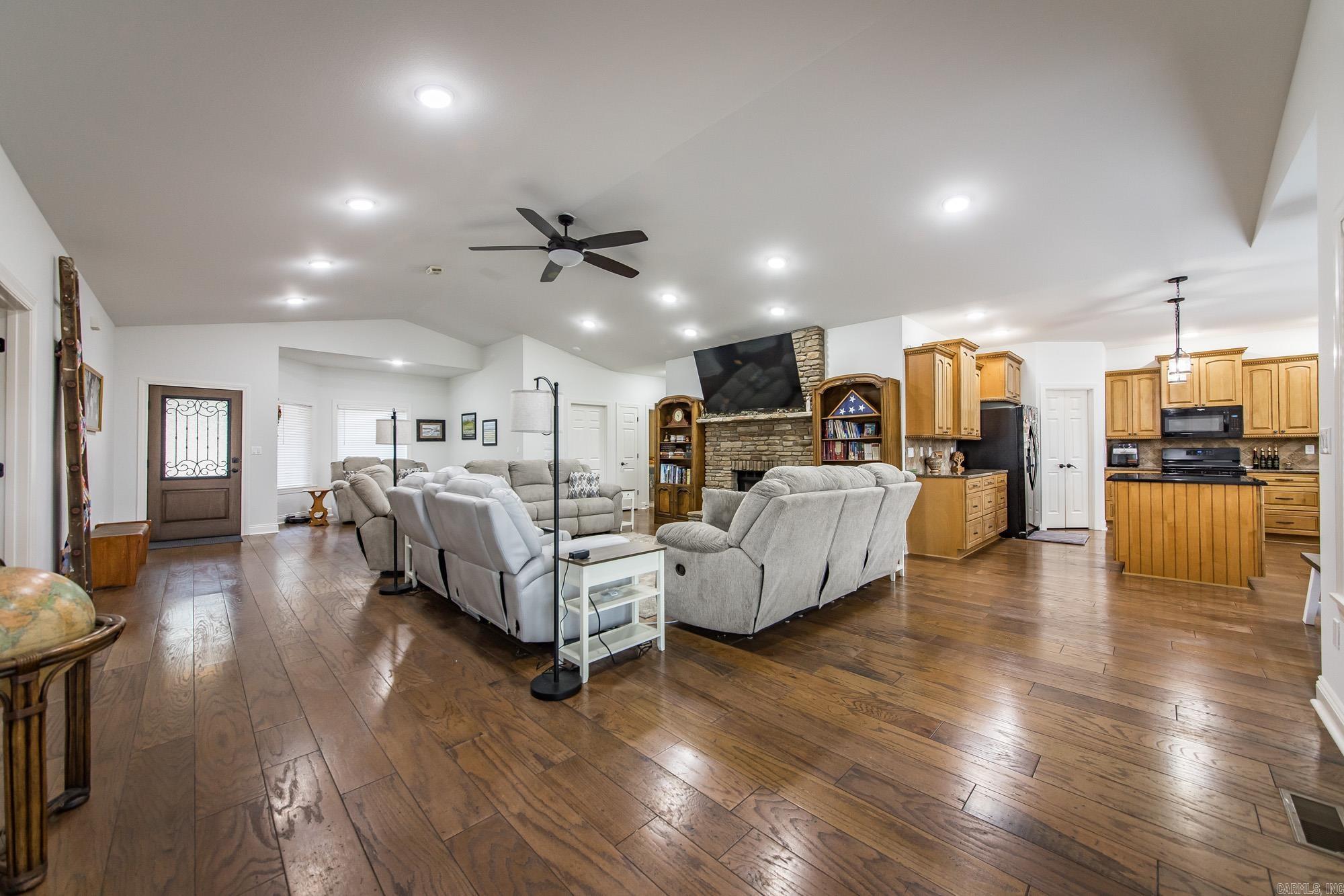 MOUNTAIN RANCH - Residential