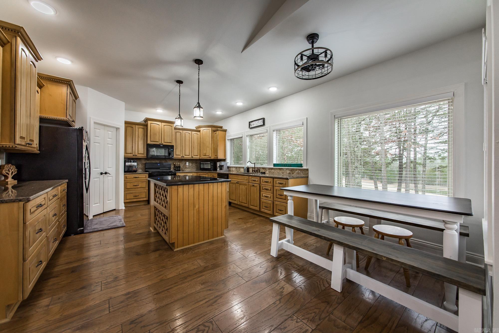 MOUNTAIN RANCH - Residential