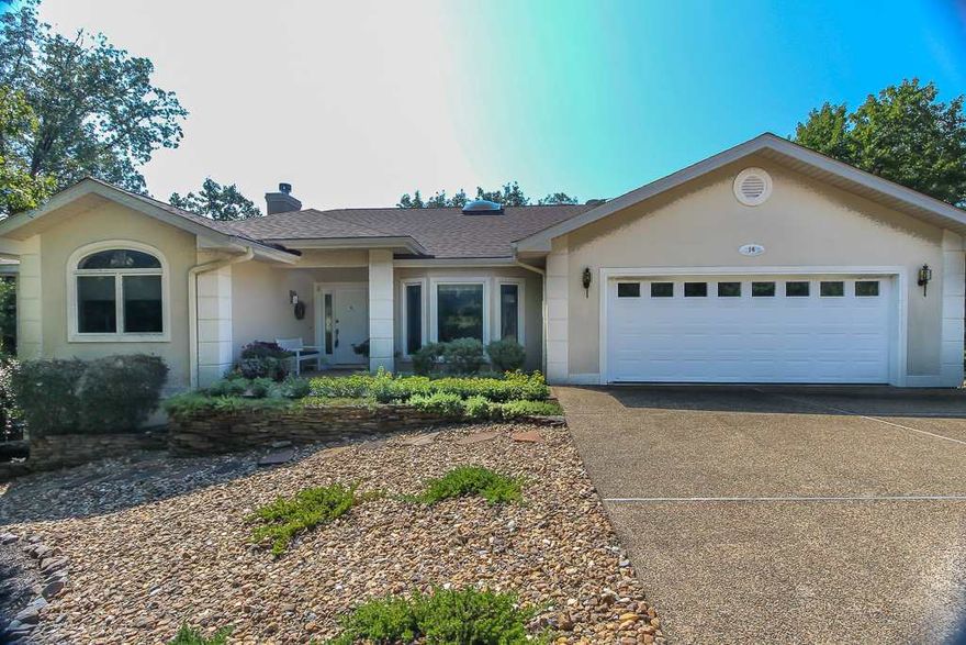 Like new Ponce de Leon Golf Course home.  Original fastidious owners - home and grounds like new!  3 bedrooms (divided); 2 1/2 baths.  Very open, updated floor plan.  LOTS of windows to bring in the beautiful outside views.  Level driveway located at the end of a short cul-de-sac.  Private and Pretty!