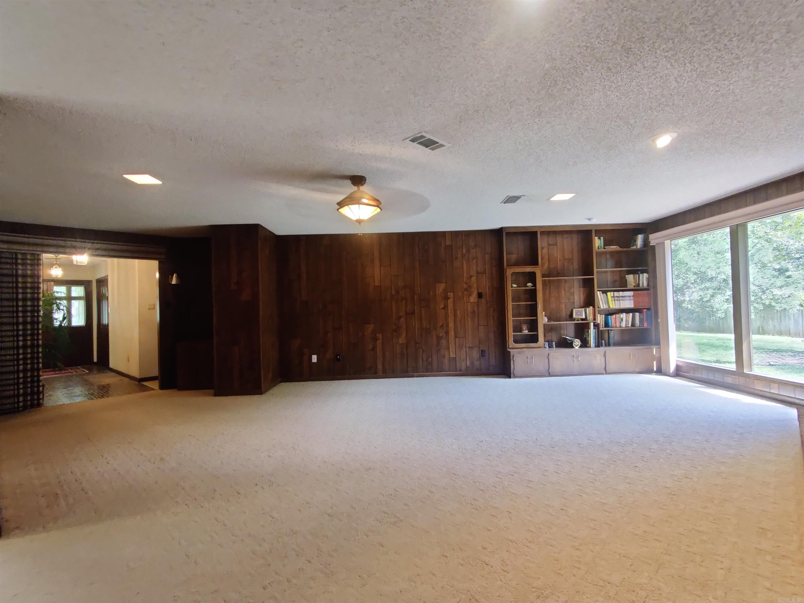 HIDDEN VALLEY - Residential