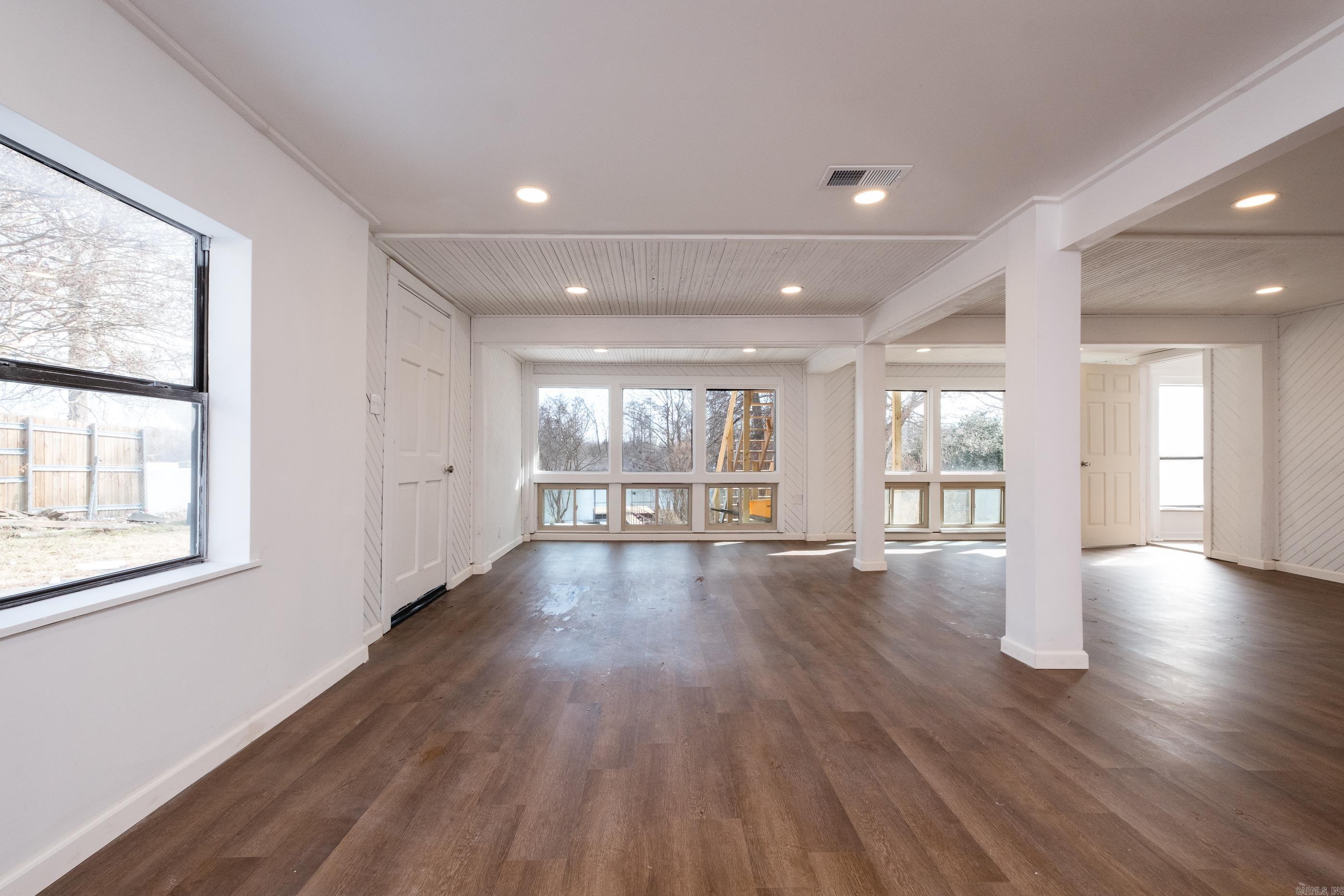 RIVER MANOR EST - Residential