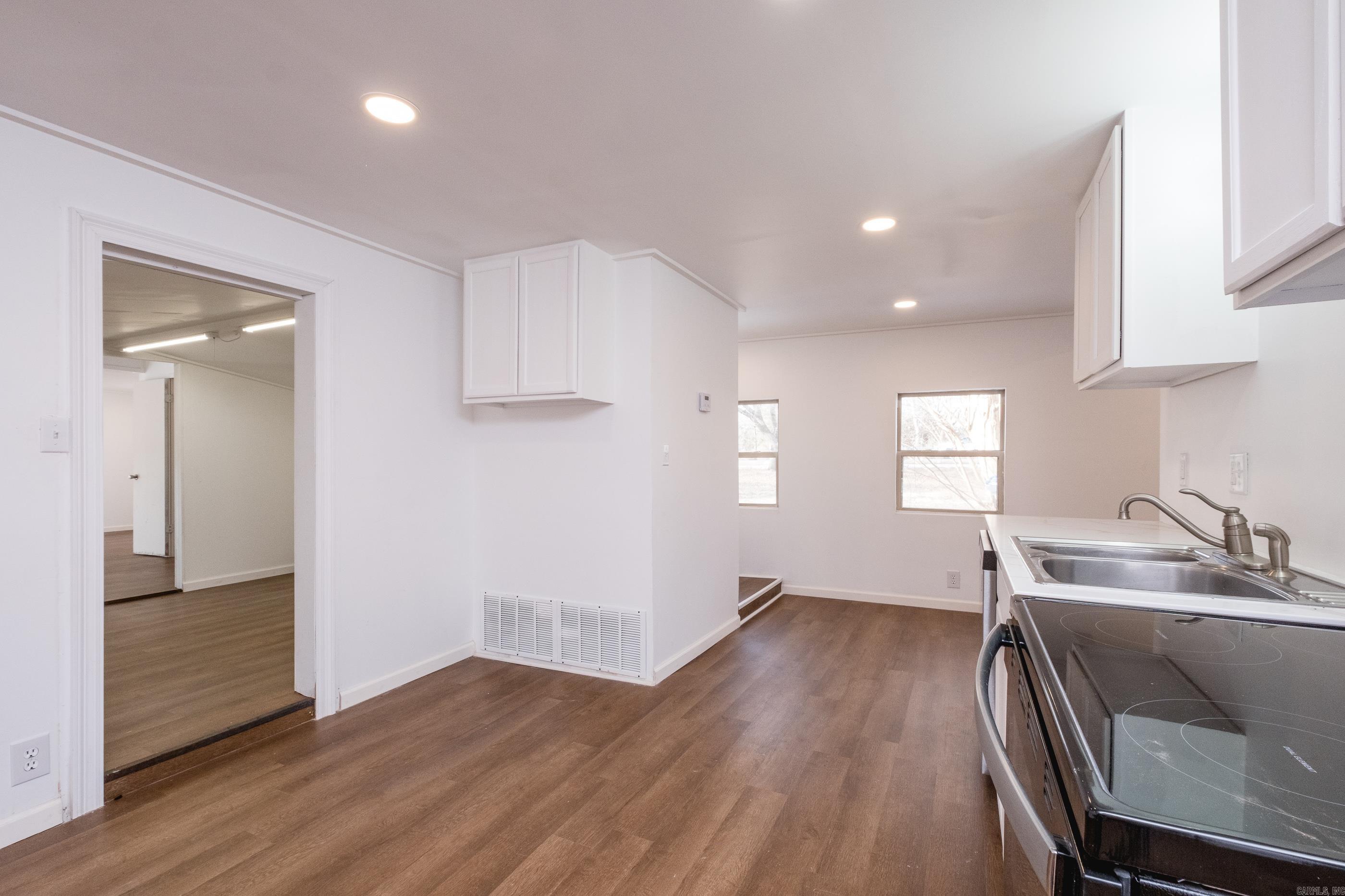 RIVER MANOR EST - Residential