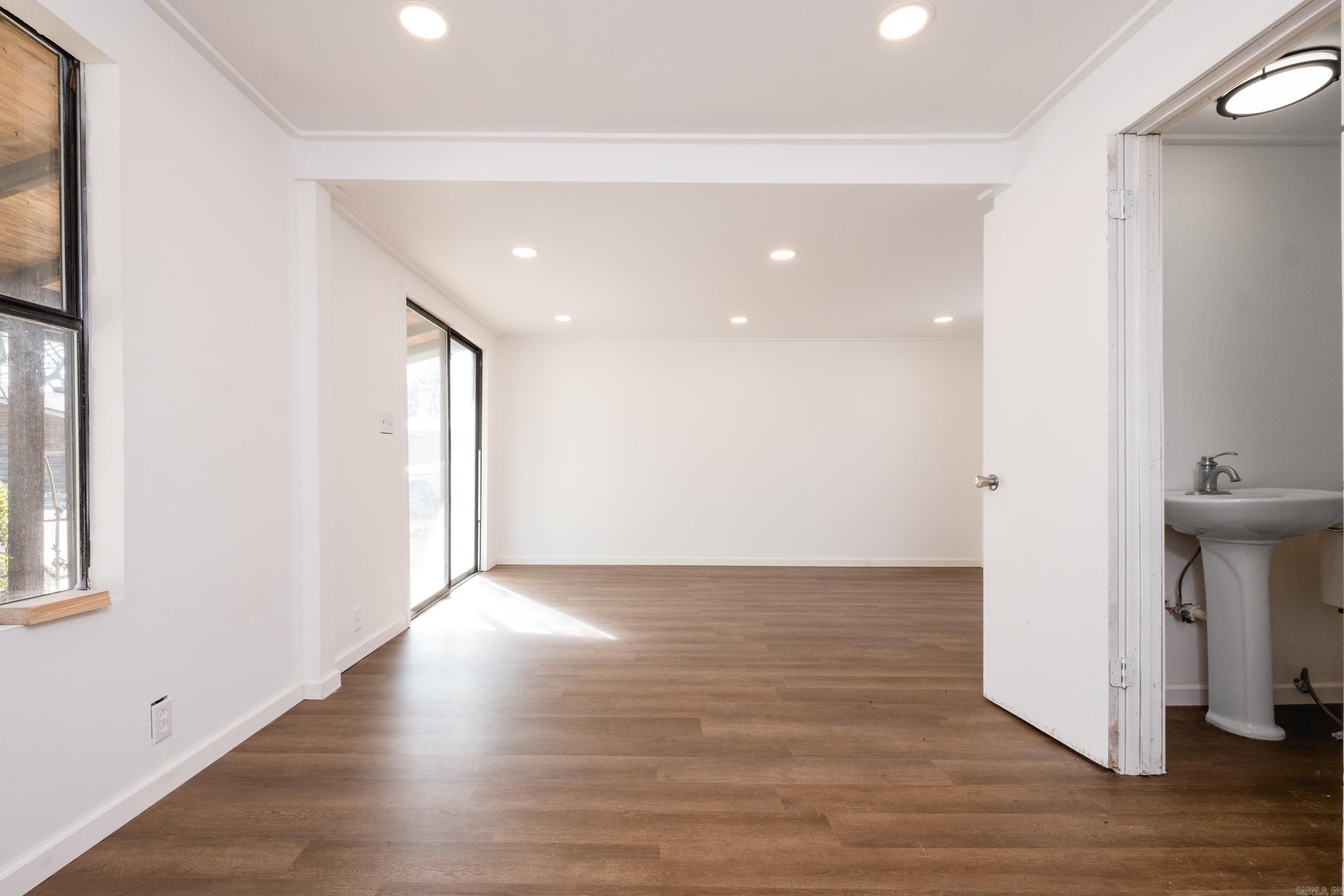 RIVER MANOR EST - Residential