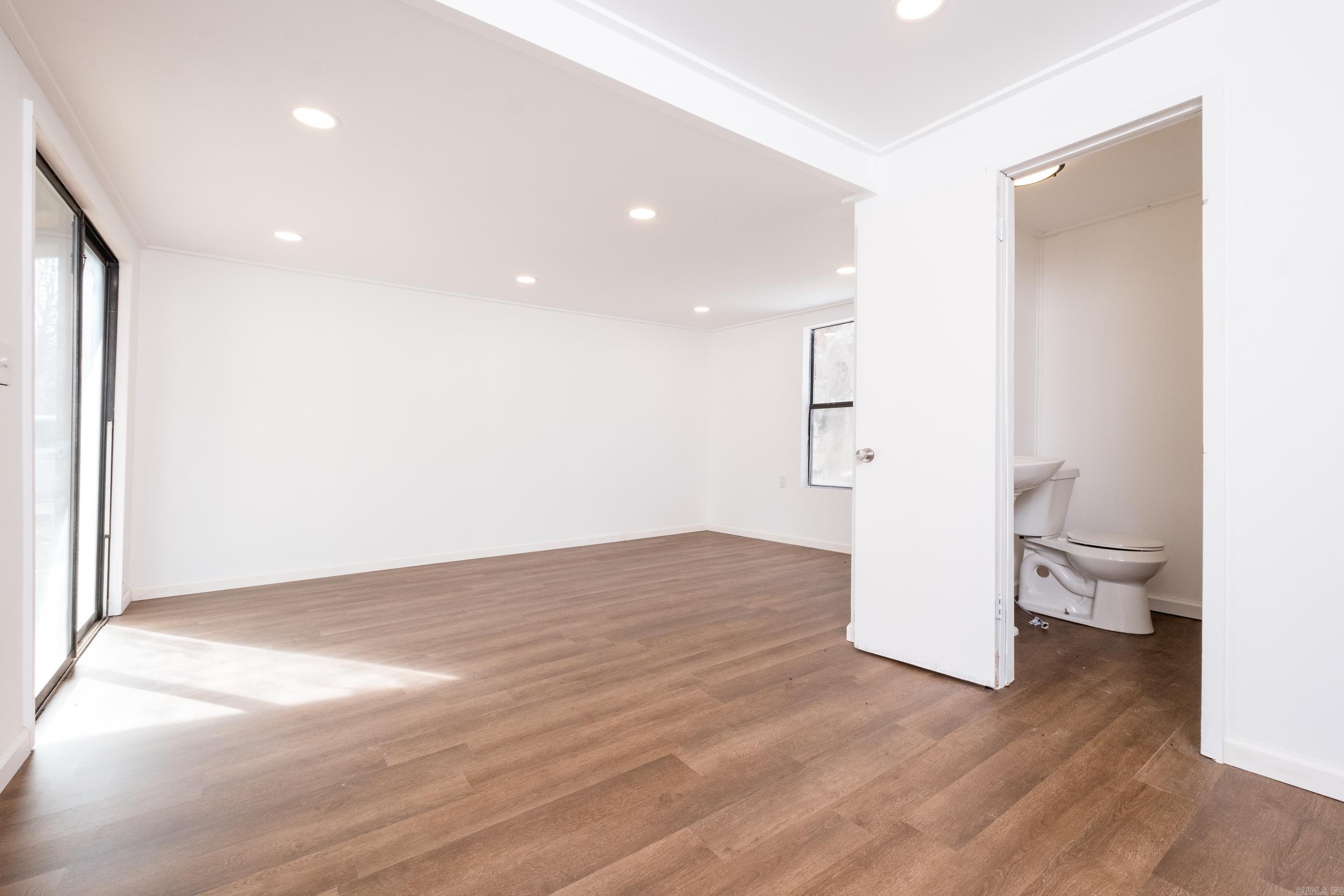 RIVER MANOR EST - Residential