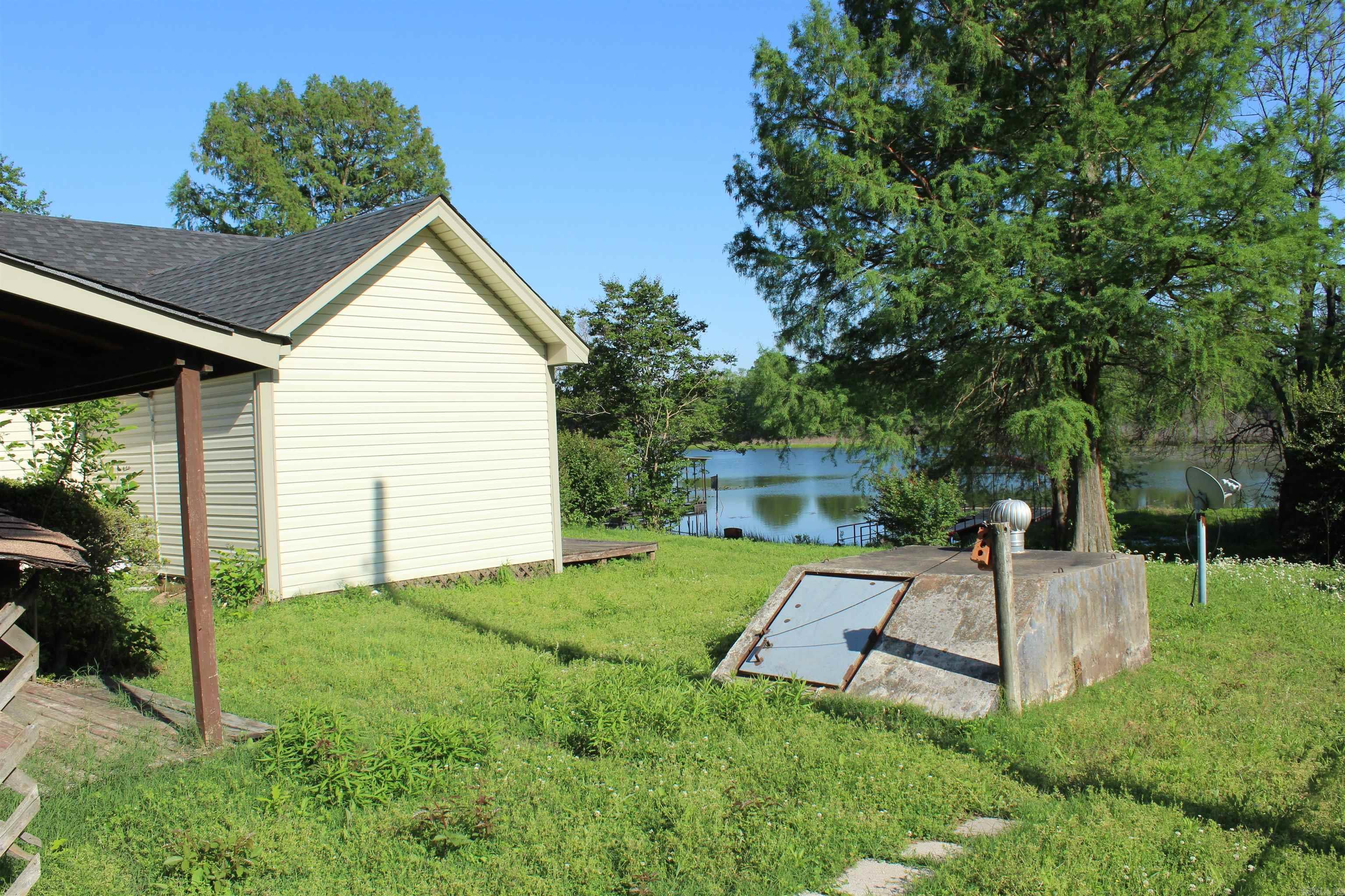 RIVER MANOR EST - Residential