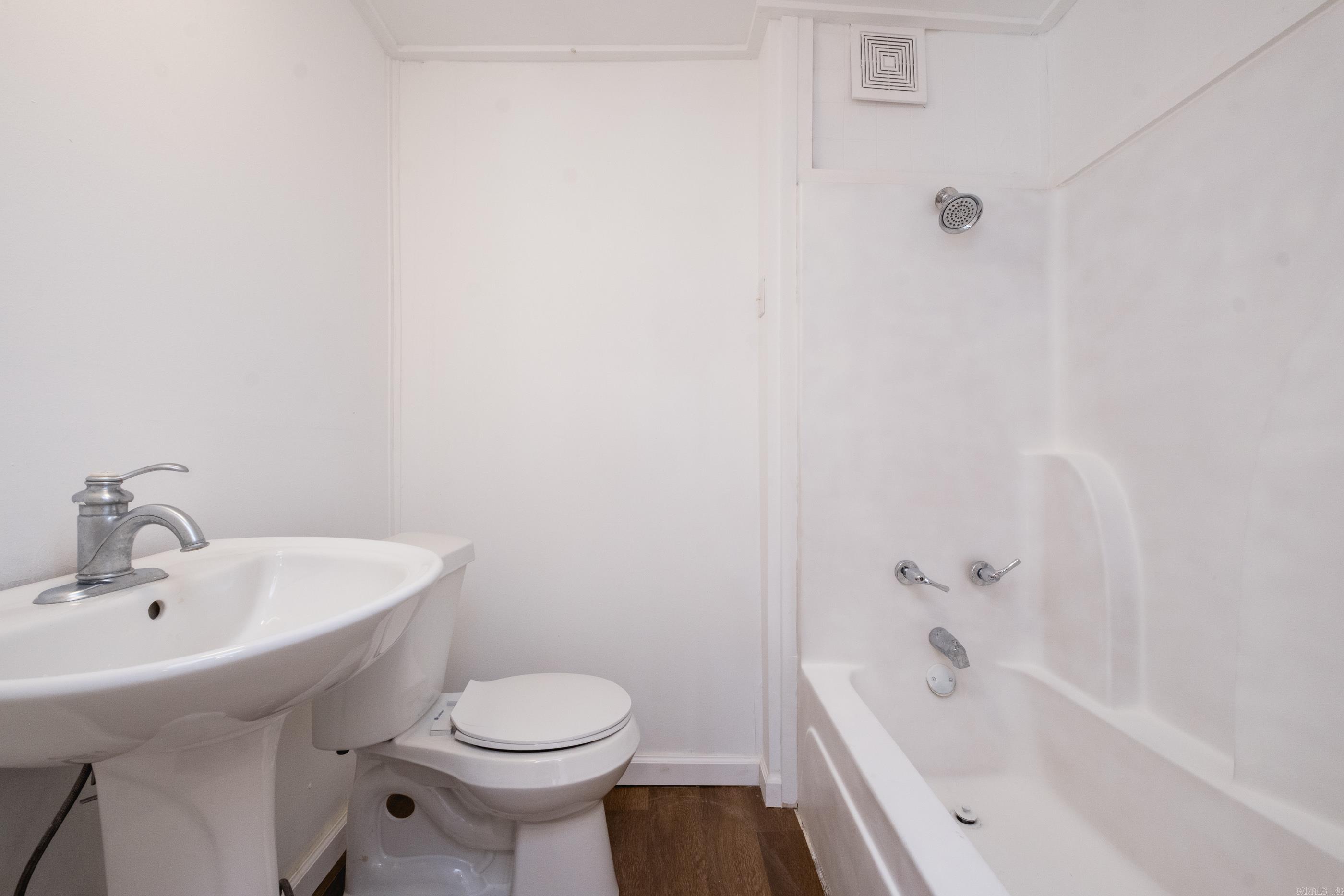 RIVER MANOR EST - Residential