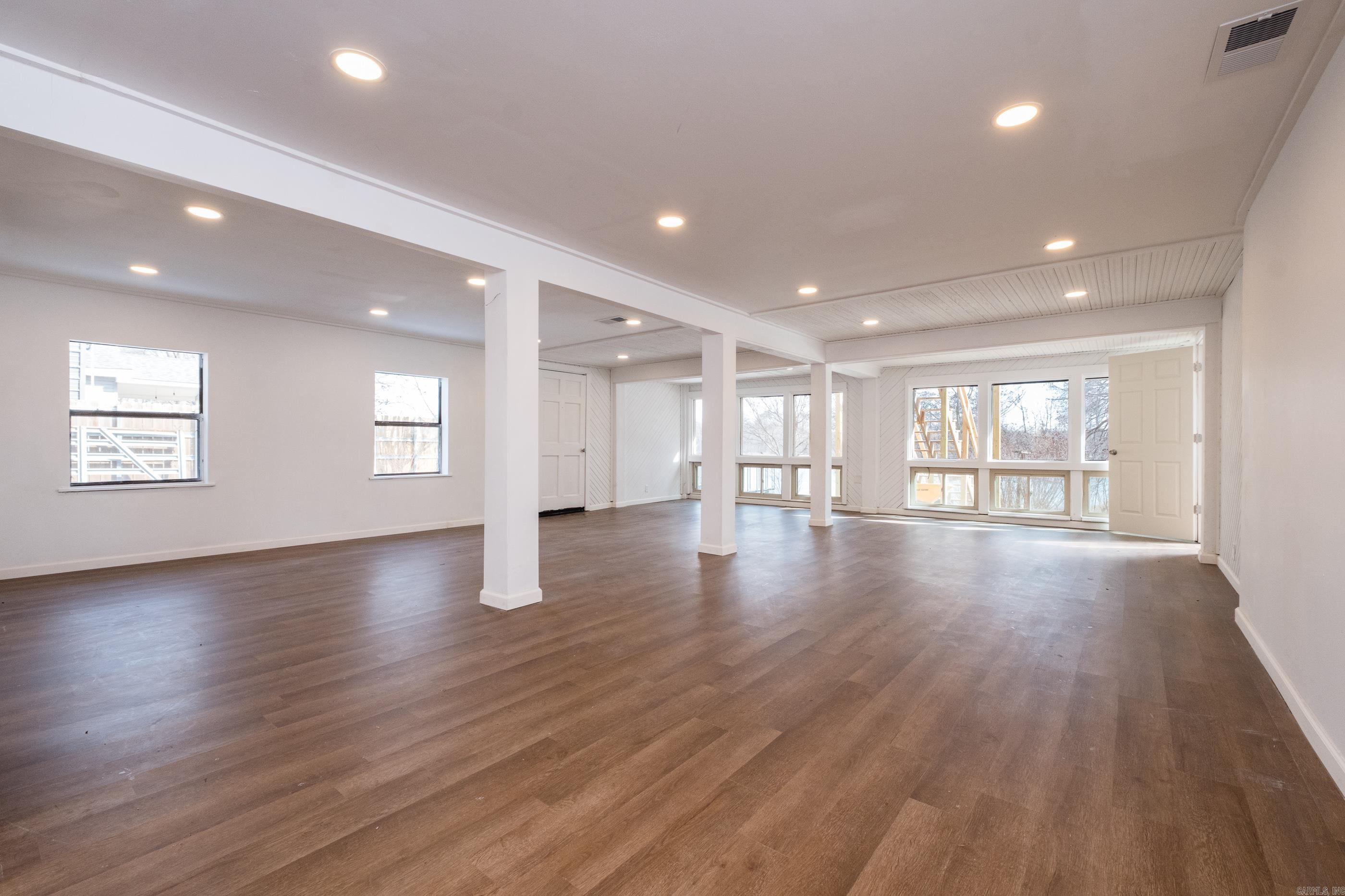 RIVER MANOR EST - Residential