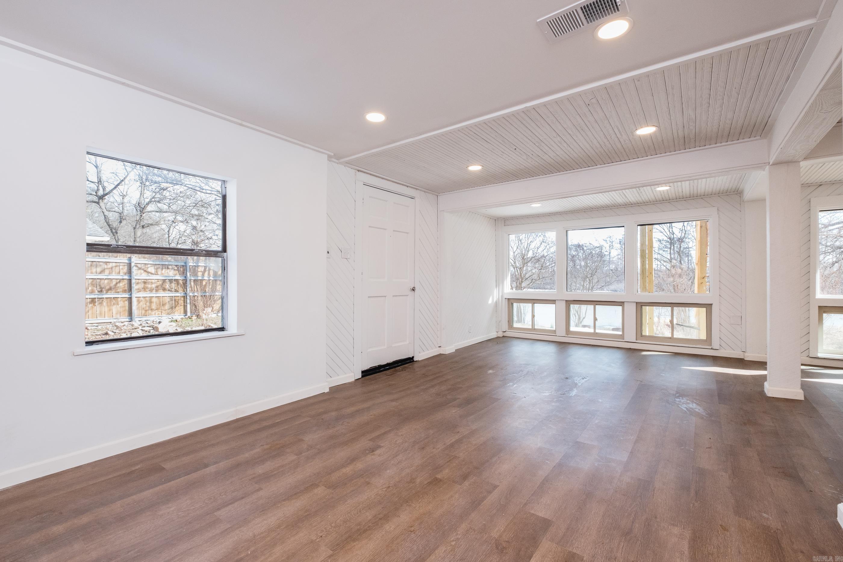 RIVER MANOR EST - Residential