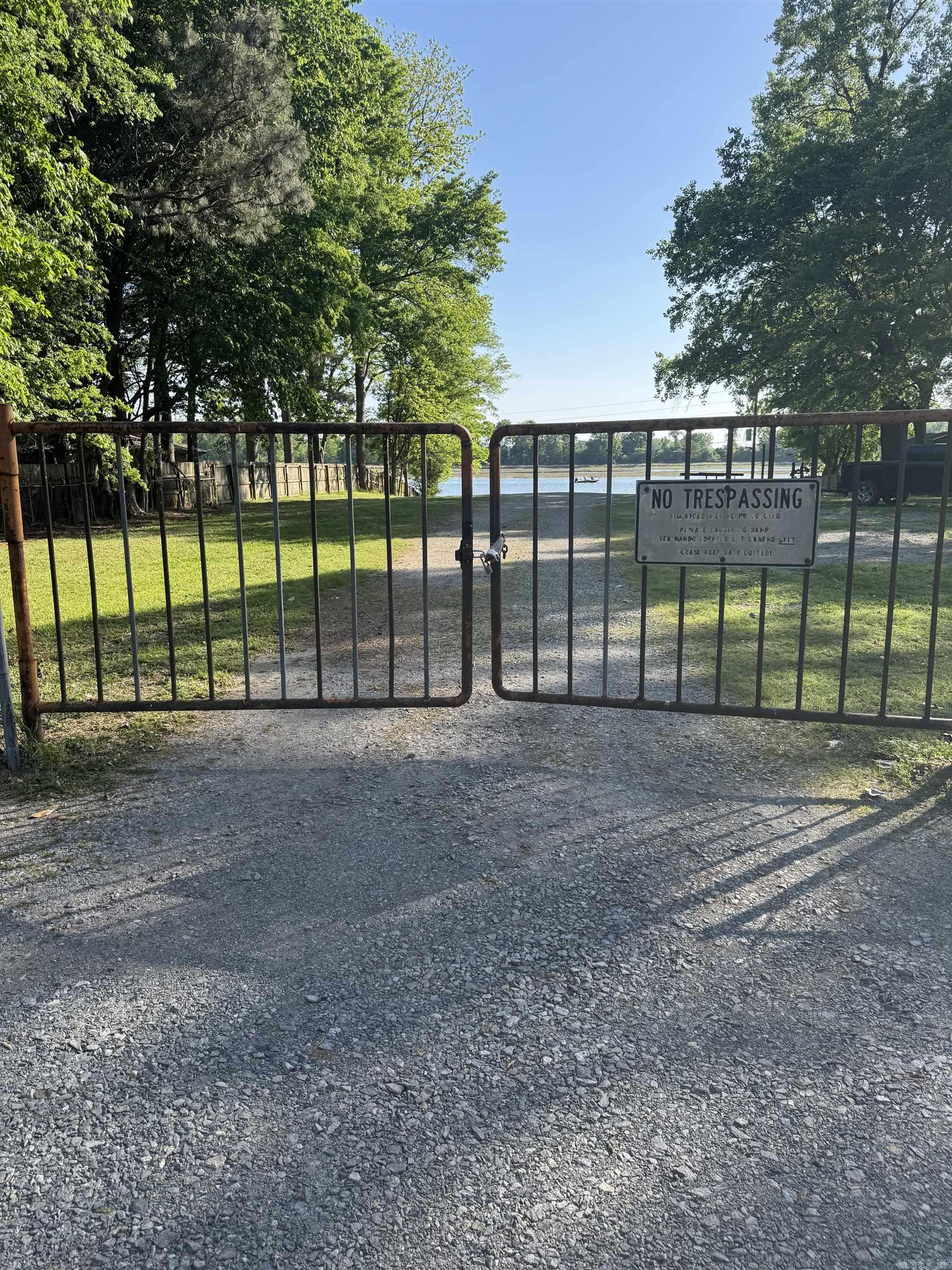 RIVER MANOR EST - Residential