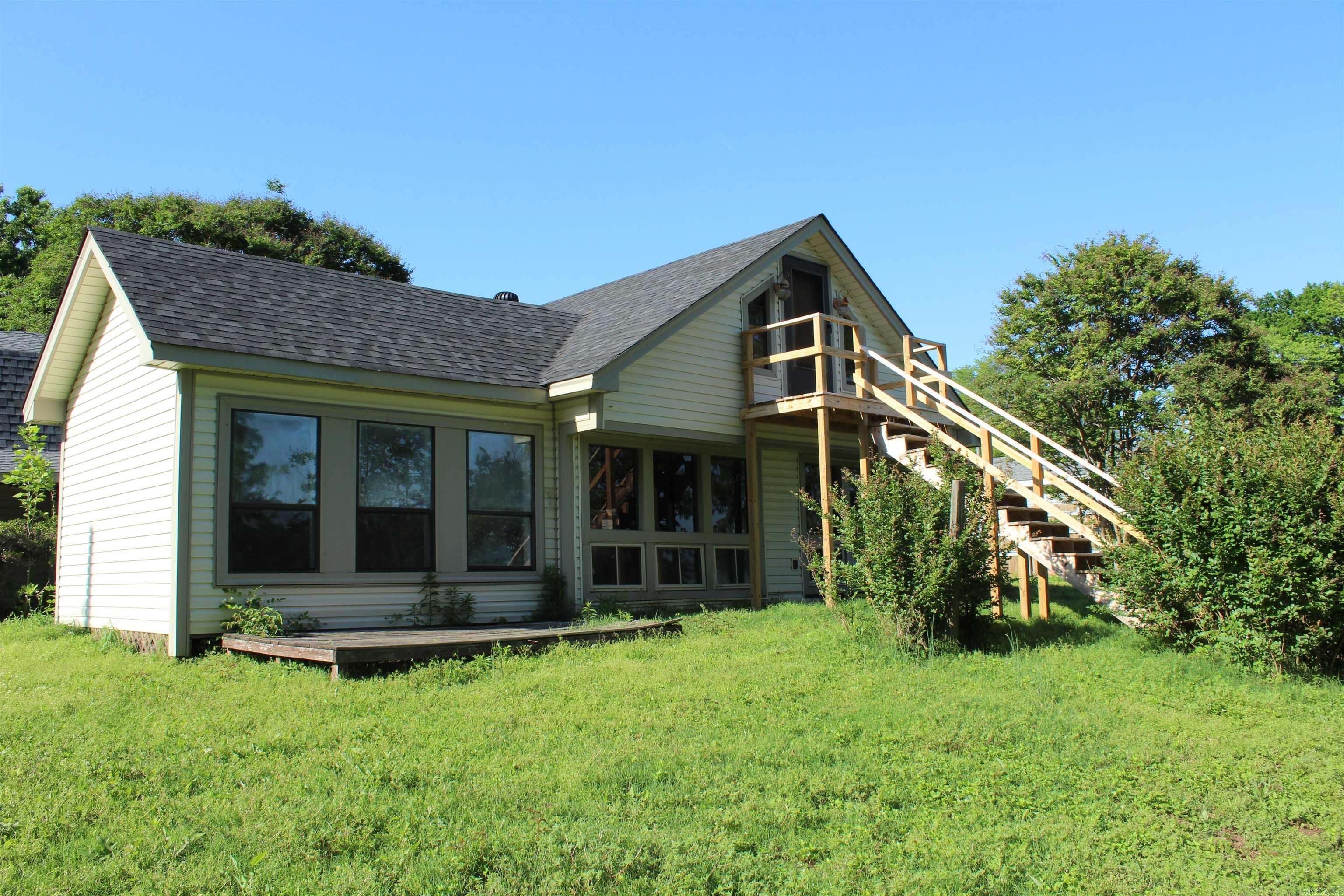 RIVER MANOR EST - Residential