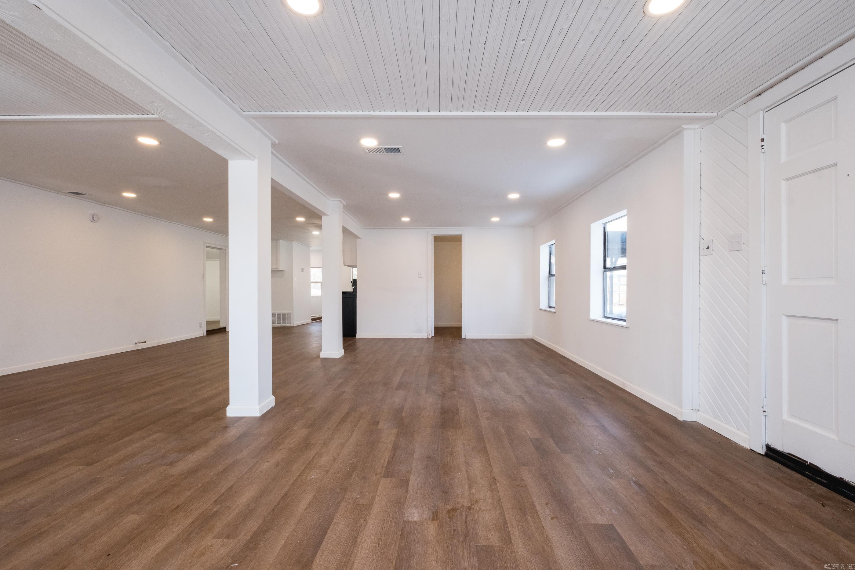 RIVER MANOR EST - Residential