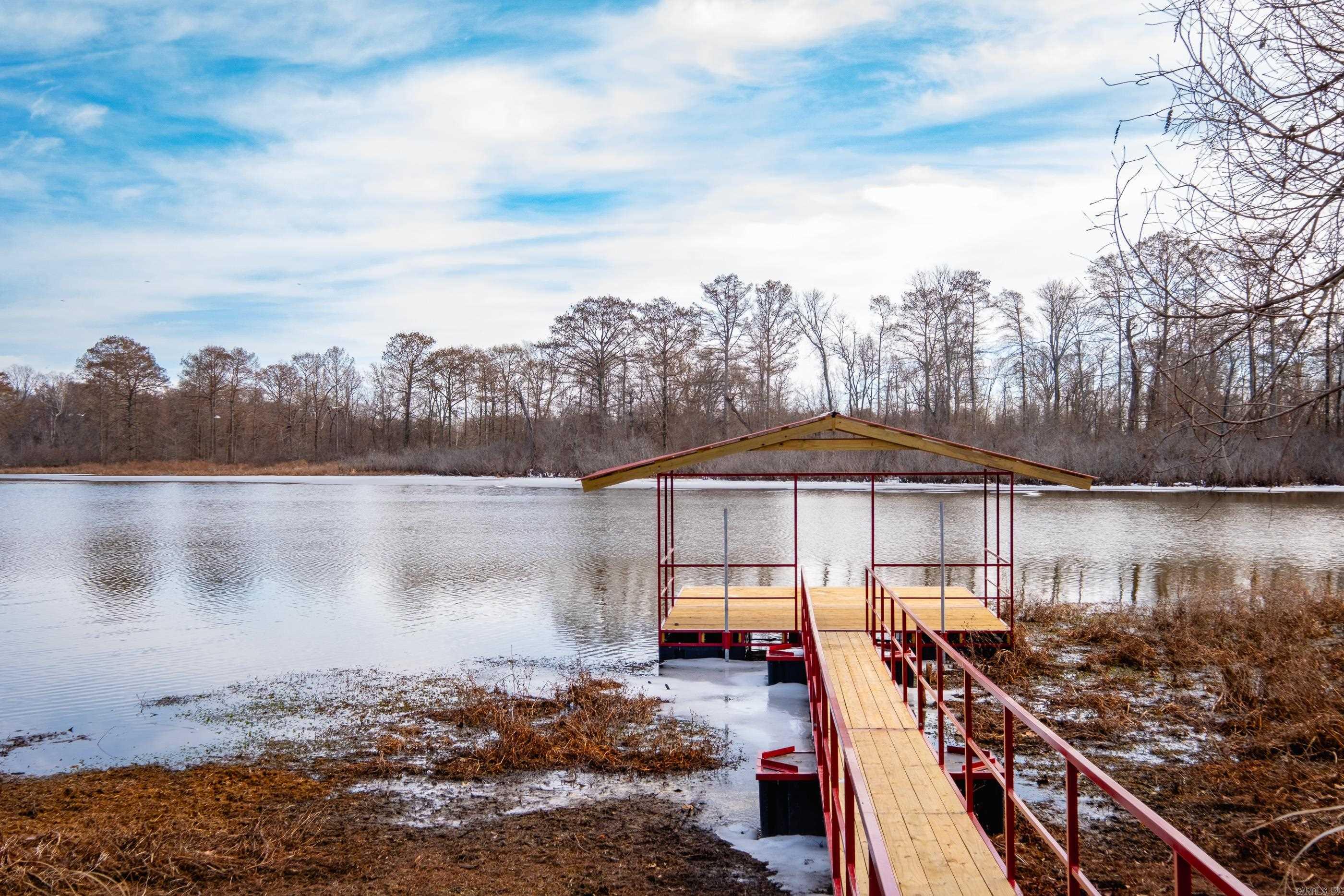 RIVER MANOR EST - Residential