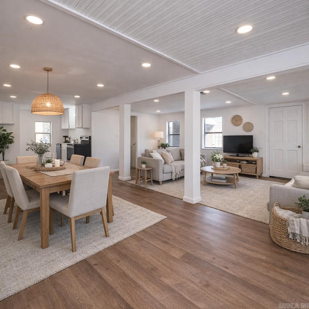 RIVER MANOR EST - Residential