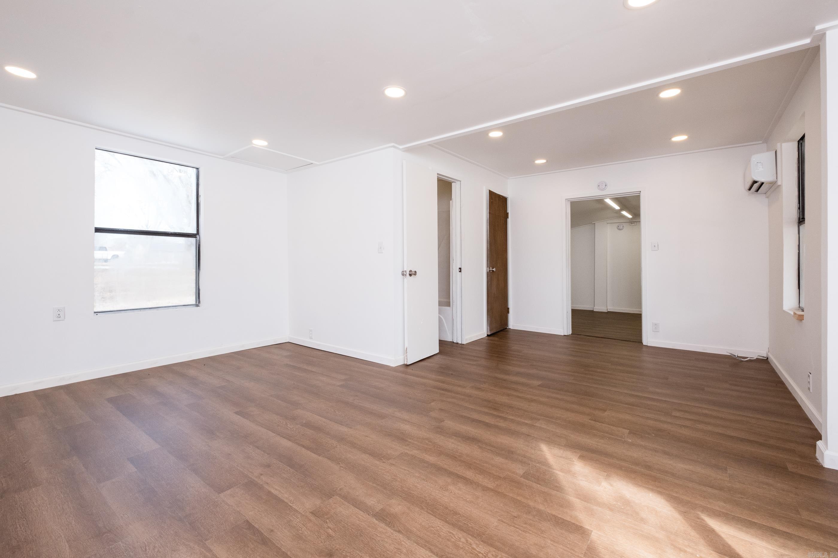 RIVER MANOR EST - Residential