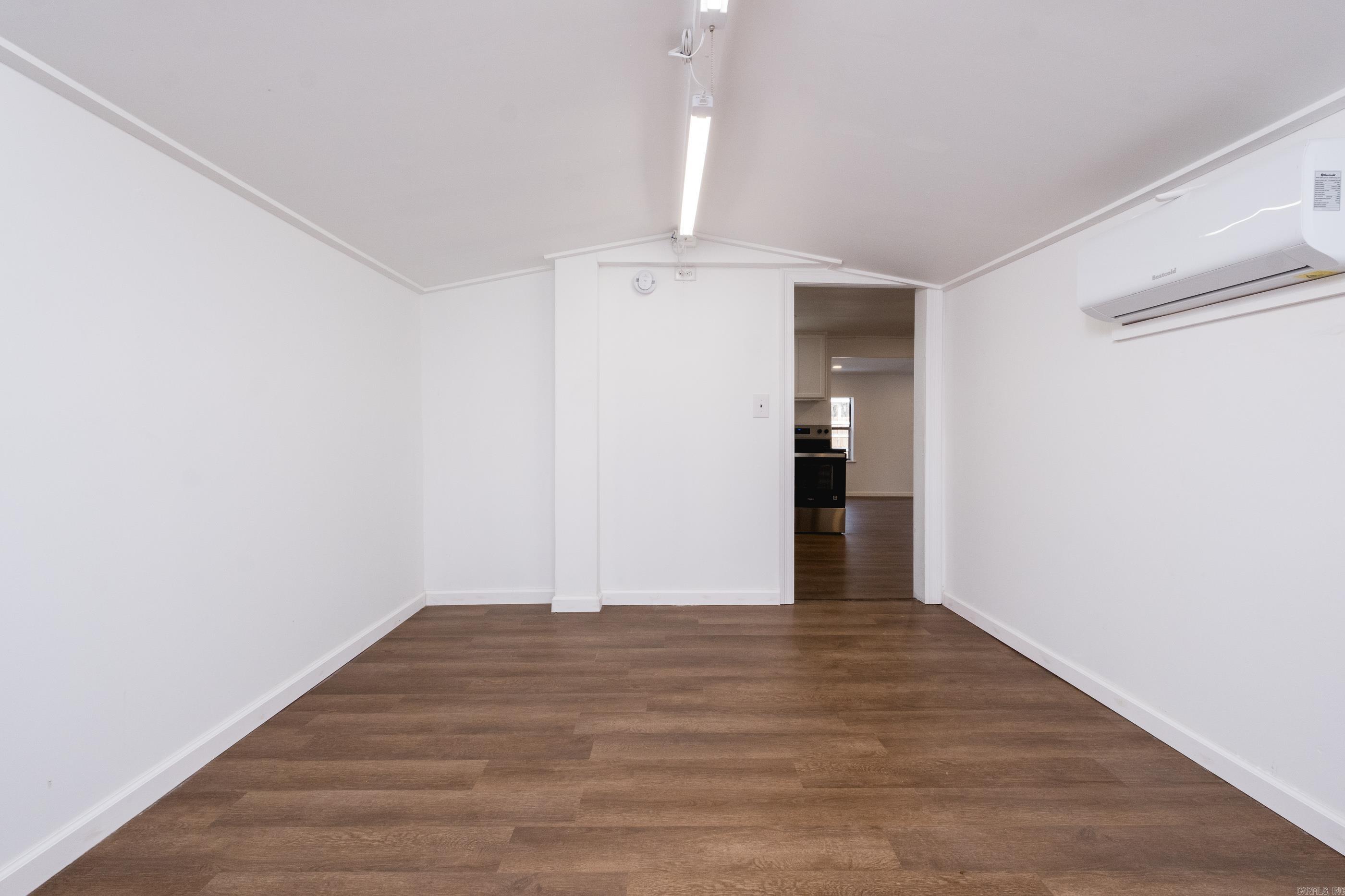 RIVER MANOR EST - Residential