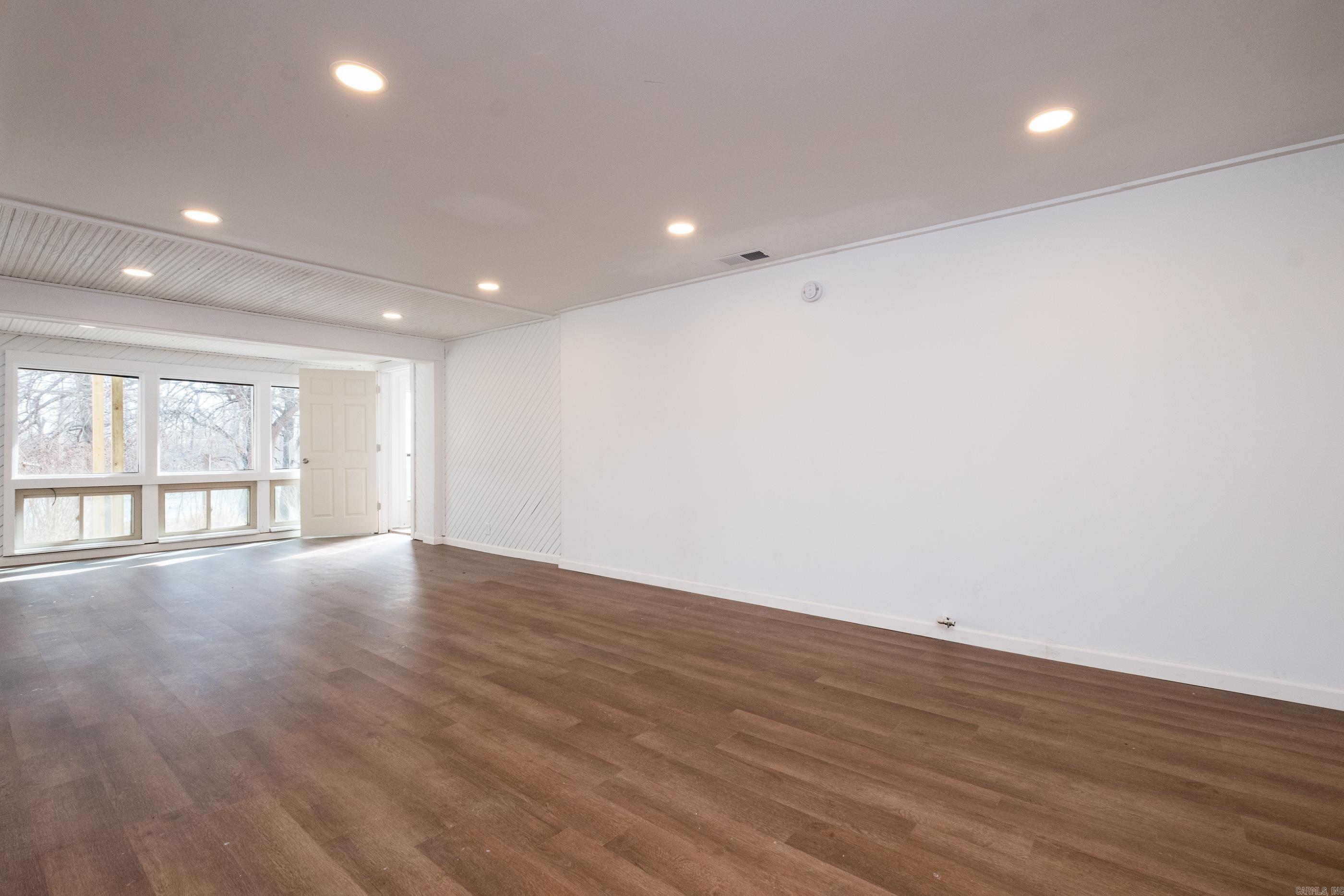 RIVER MANOR EST - Residential