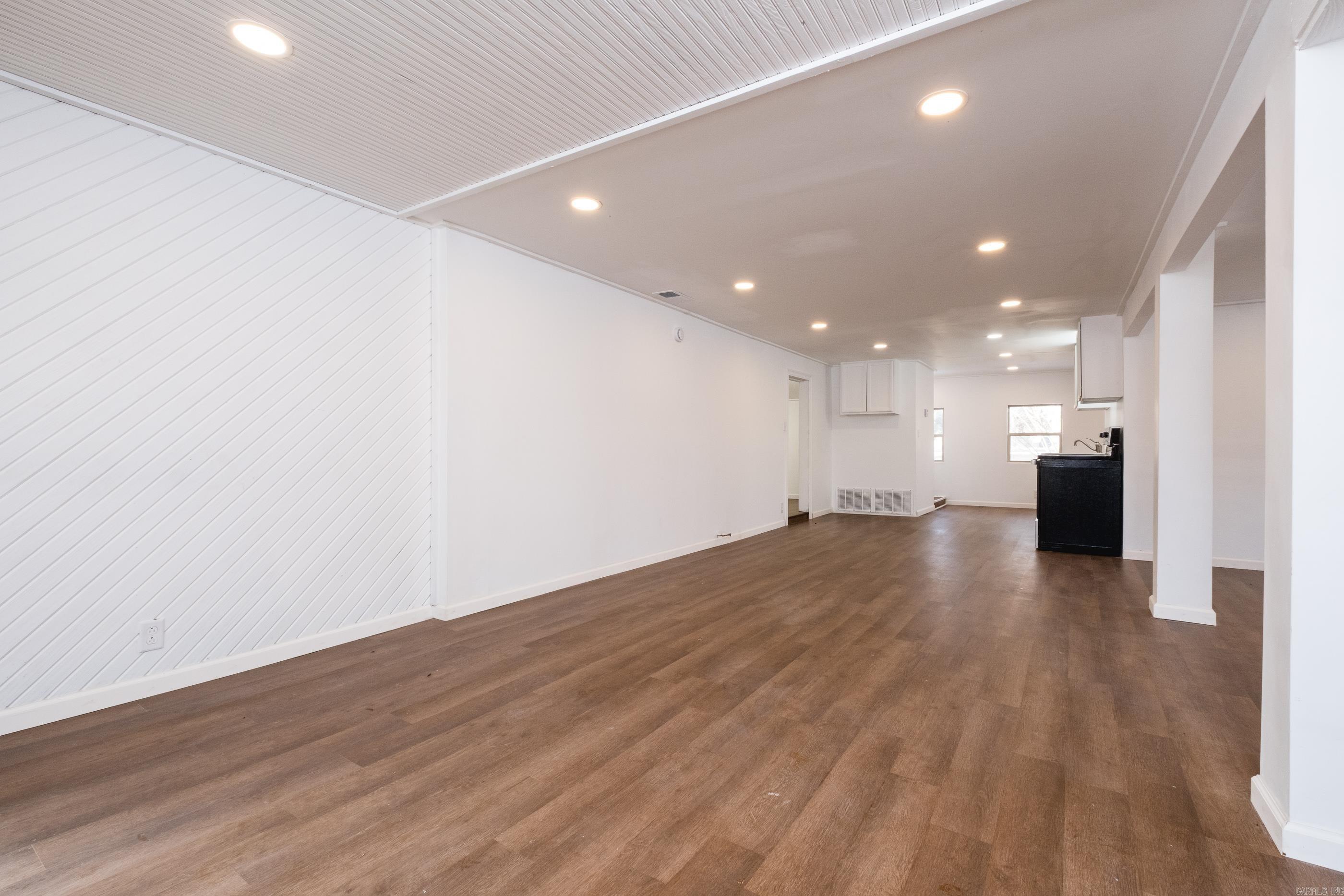 RIVER MANOR EST - Residential