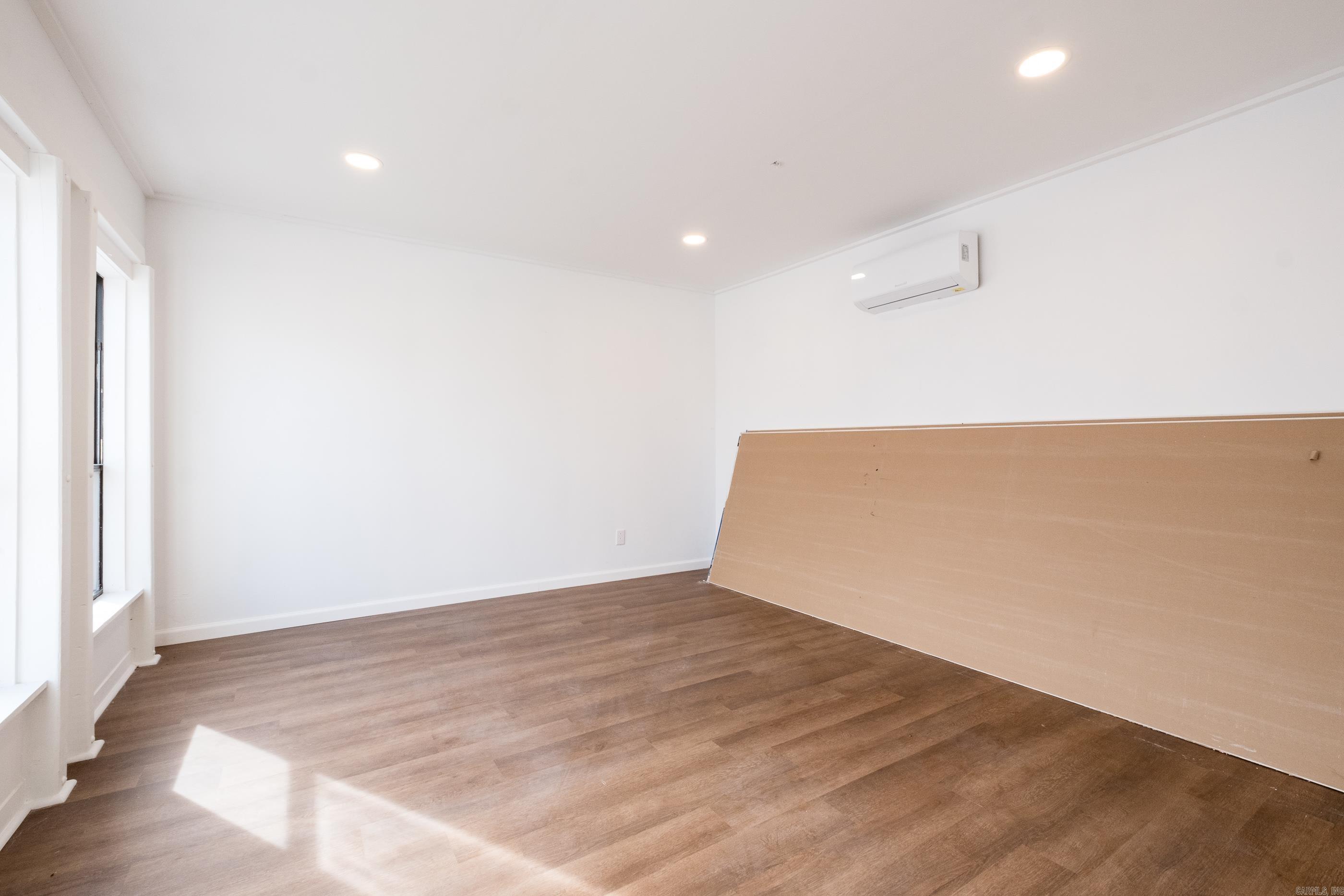 RIVER MANOR EST - Residential