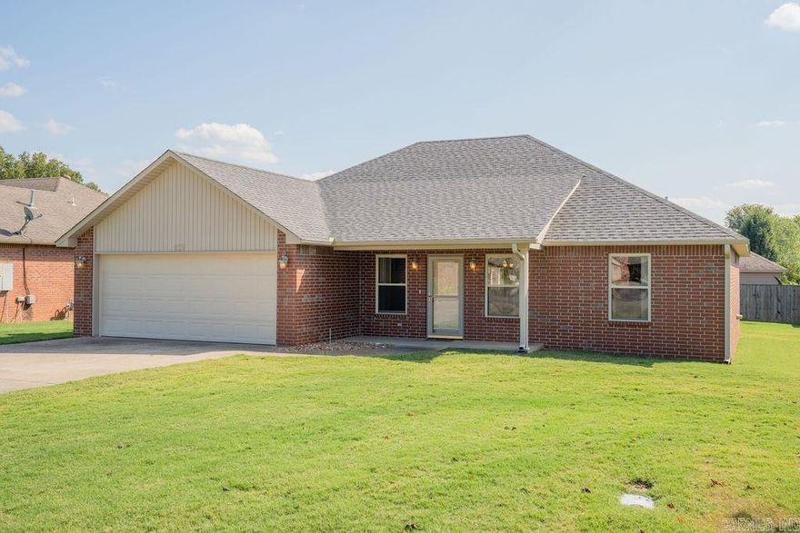 Discover the perfect blend of comfort and convenience in this 3-bed, 2-bath home with a 2-car garage. Enjoy the detached shop for your hobbies, and a partially fenced yard for added privacy. The open dining and living area creates a welcoming space for gatherings. Plus, the master bedroom features a spacious walk-in closet. Your dream home awaits!