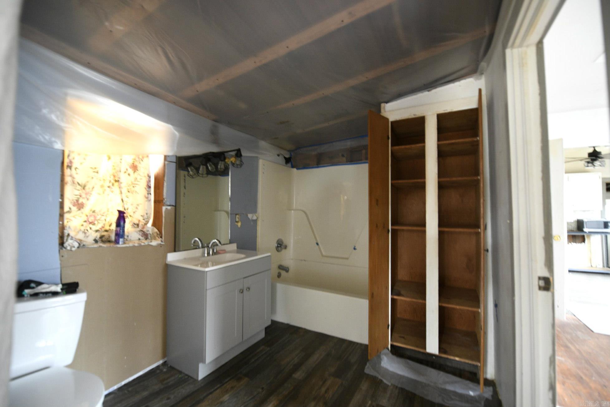 MENA ORIGINAL - Residential