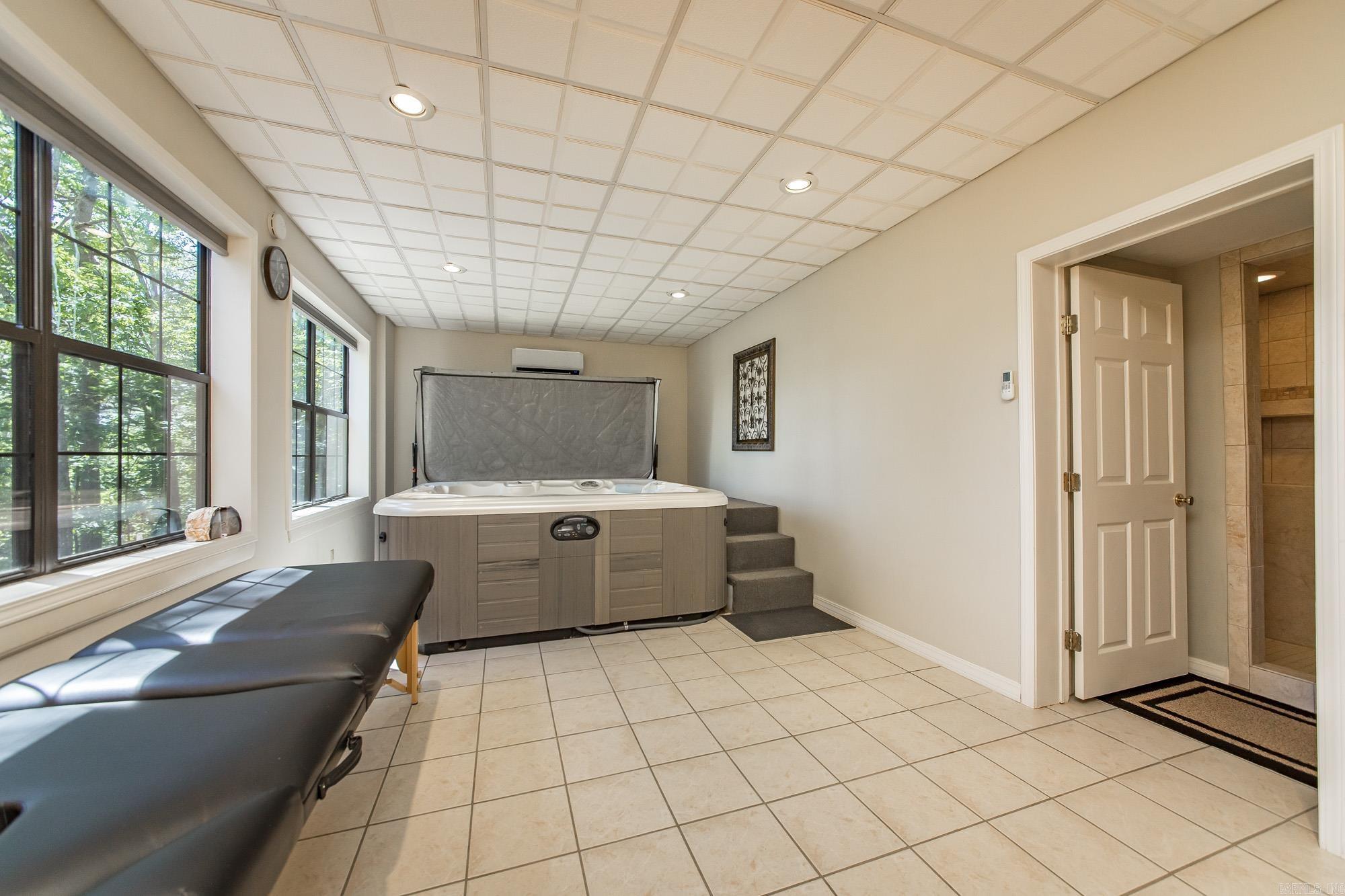LAKEVIEW - Residential