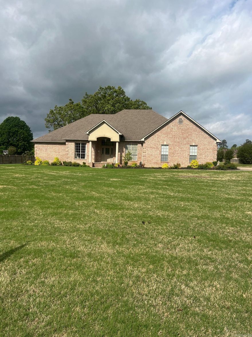 Very nice, well maitained home on 1.54 in the city limits on Conway Corp 4 bedrooms, 3 baths, office, formal dining, office and large bonus room with an oversized 3 car garage. Make your appt to see this beautiful home today.