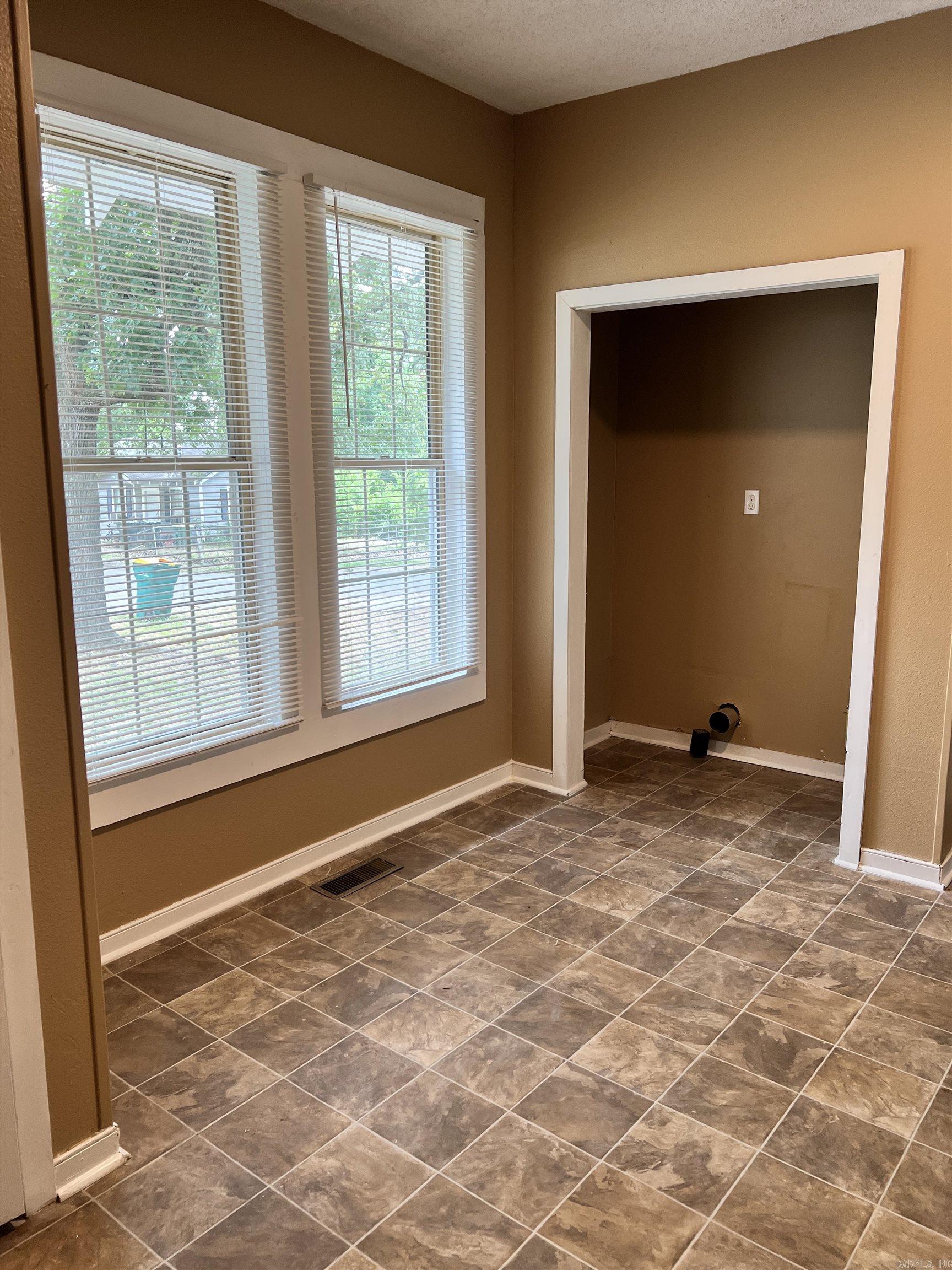 BARROW JOHN - Residential