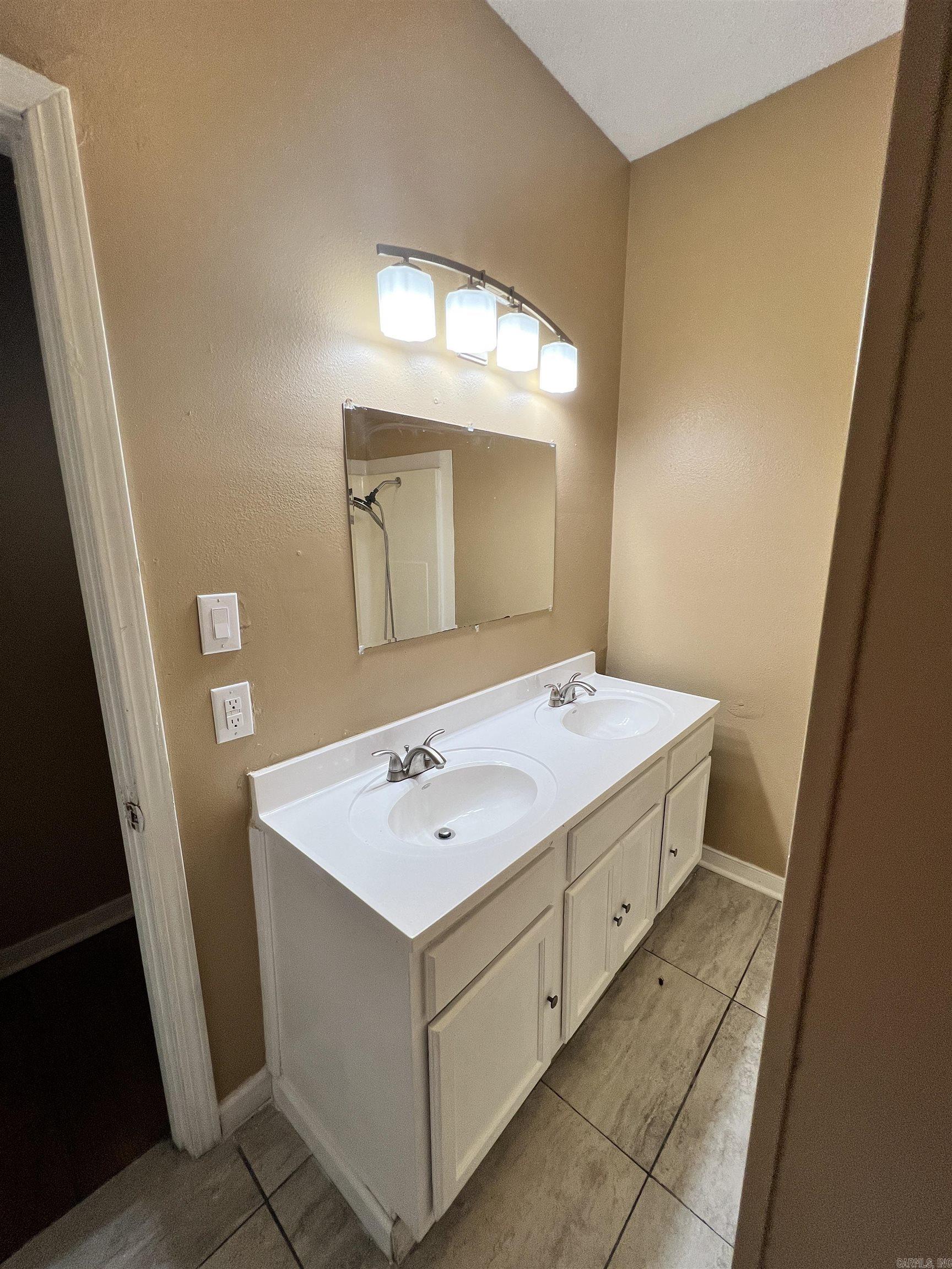 BARROW JOHN - Residential