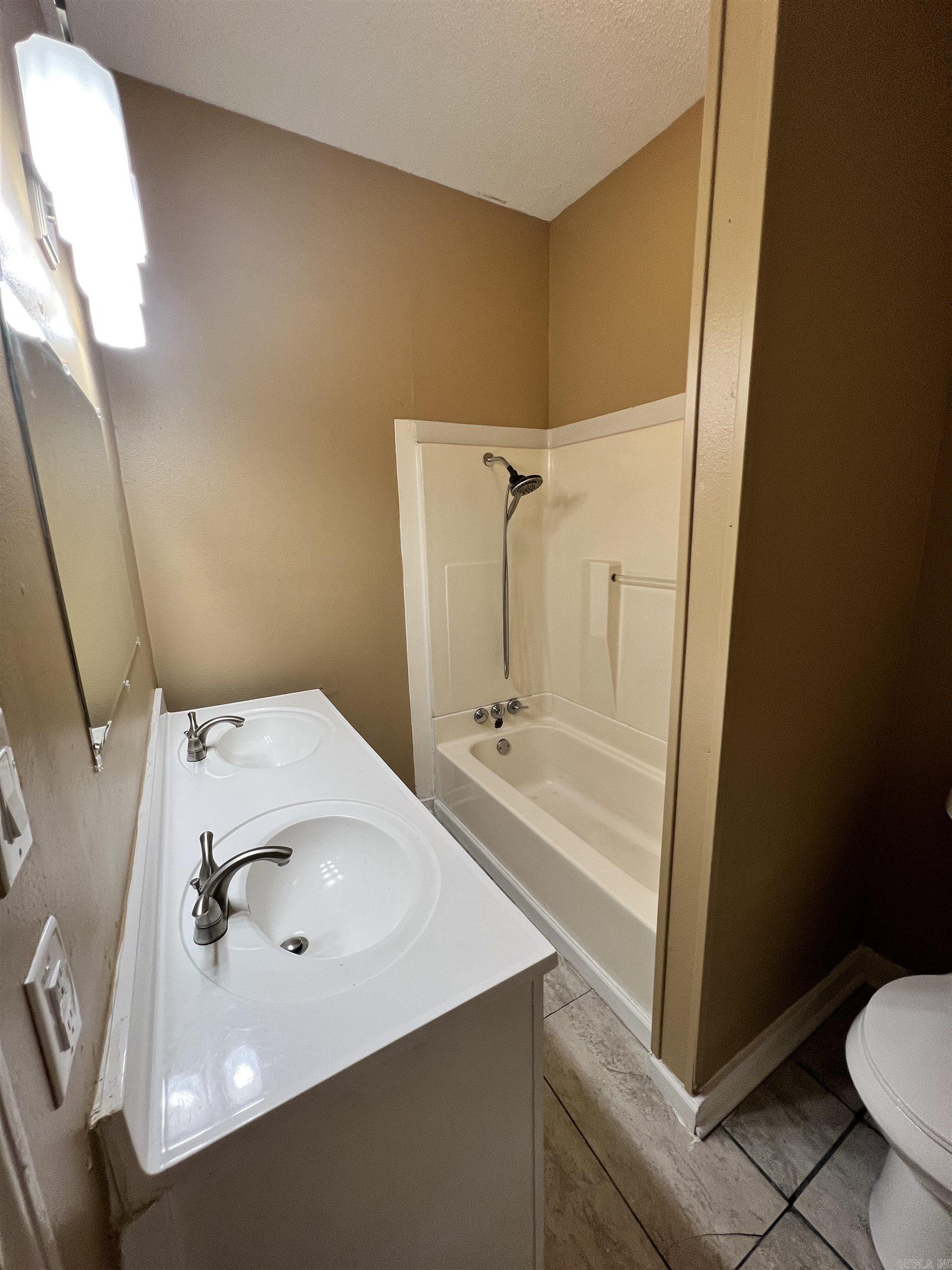 BARROW JOHN - Residential