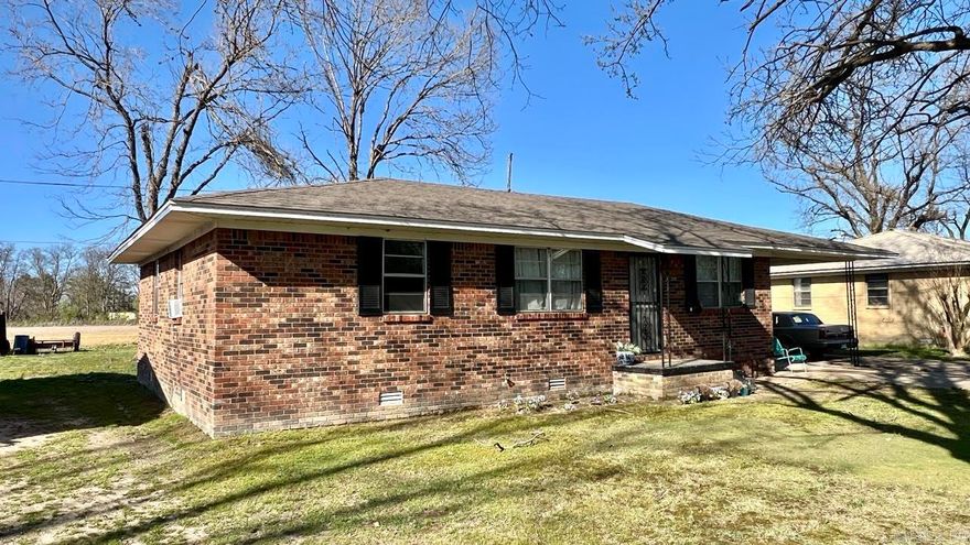 Check out this 3 Bedroom-one bath all brick home located at 209 Sneed St., Marked Tree, Arkansas. Newly remodeled in 2023 - Including the Roof, kitchen cabinets with granite countertops and bath vanity as well, new vinyl laminate flooring throughout. Stainless appliances (except the dishwasher) & features a gas range. Large panty for plenty of storage. All appliances convey with the home. Home is very well insulated and energy efficient. Storage area at the carport plus large concreted area for extra parking. This home is close to Jonesboro & Blytheville areas. Make a great starter or forever home.